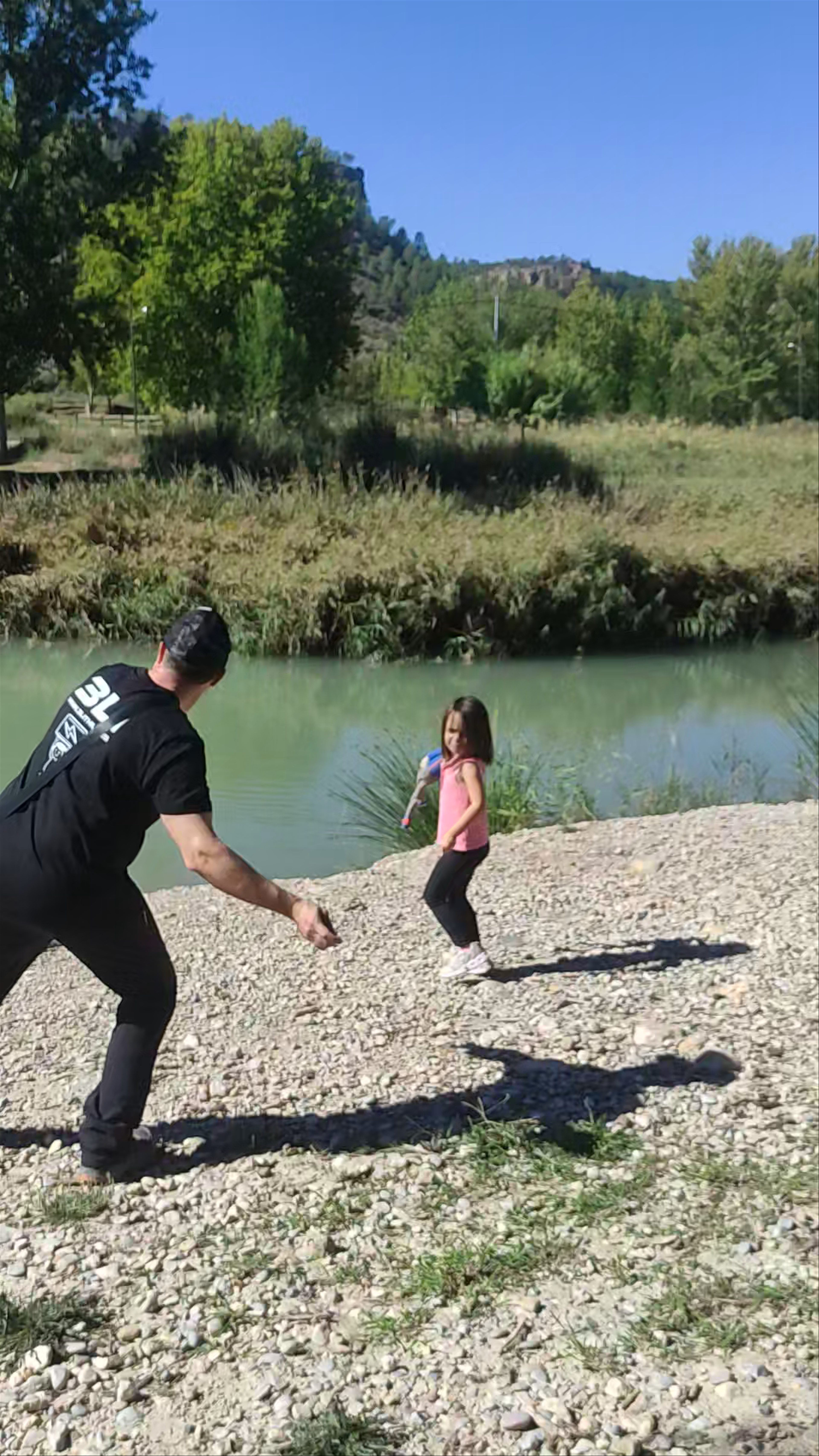 Peaceful Riverside Family Fun at Río Cabriel, Spain