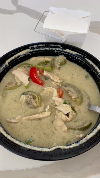 Vilai Thai Kitchen - Green Curry Chicken $16.99 - shareable for sure, filled to brim, quality chicken and fresh veg, thick (but not too thick) sauce - DELICIOUS - Thai Near Me - Kitty Hawk, North Carolina