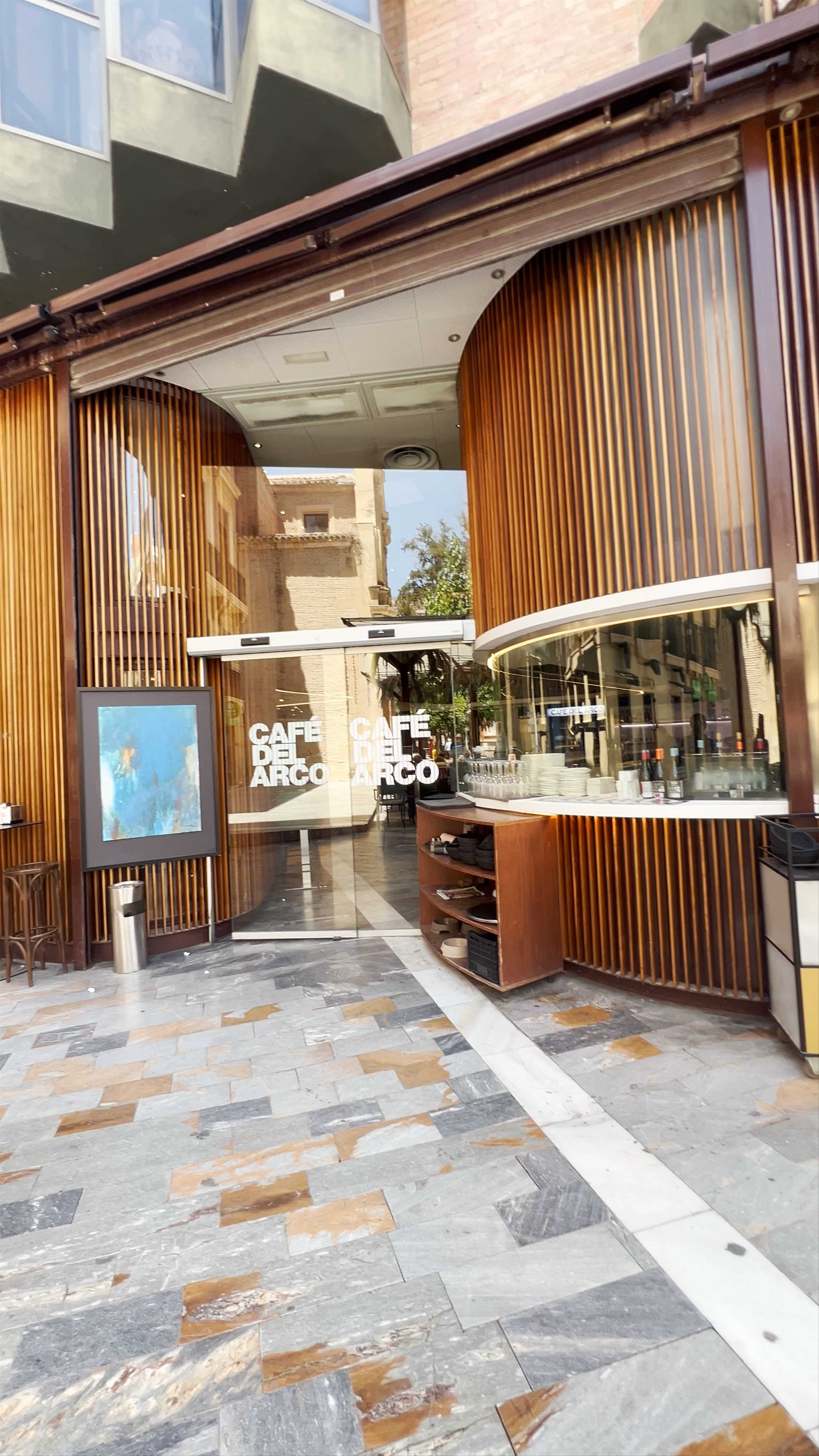 Café del Arco: Modern Charm in the Heart of Murcia