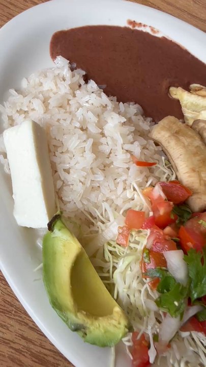 Dyrla Taqueria - Plato Hondureno con salchicha - Mexican Near Me - Port Arthur, Texas