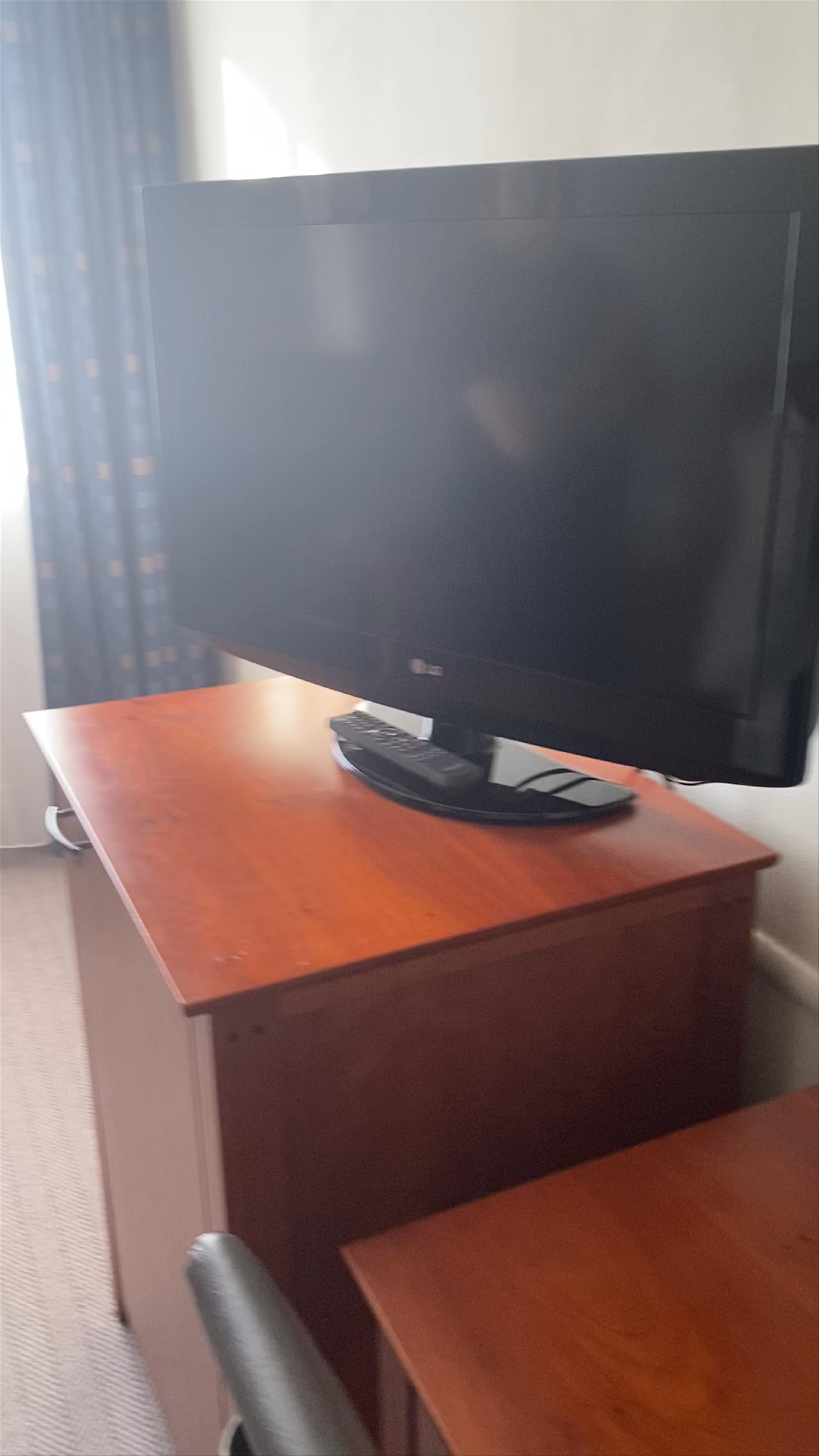Holiday Inn Brentwood Room Tour: Cozy Stay near London