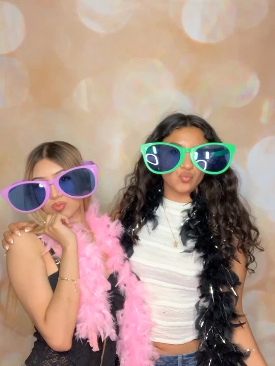 Brillo Blanco - We do boomerangs! - Photo Booth Rentals Near Me - Lancaster, California