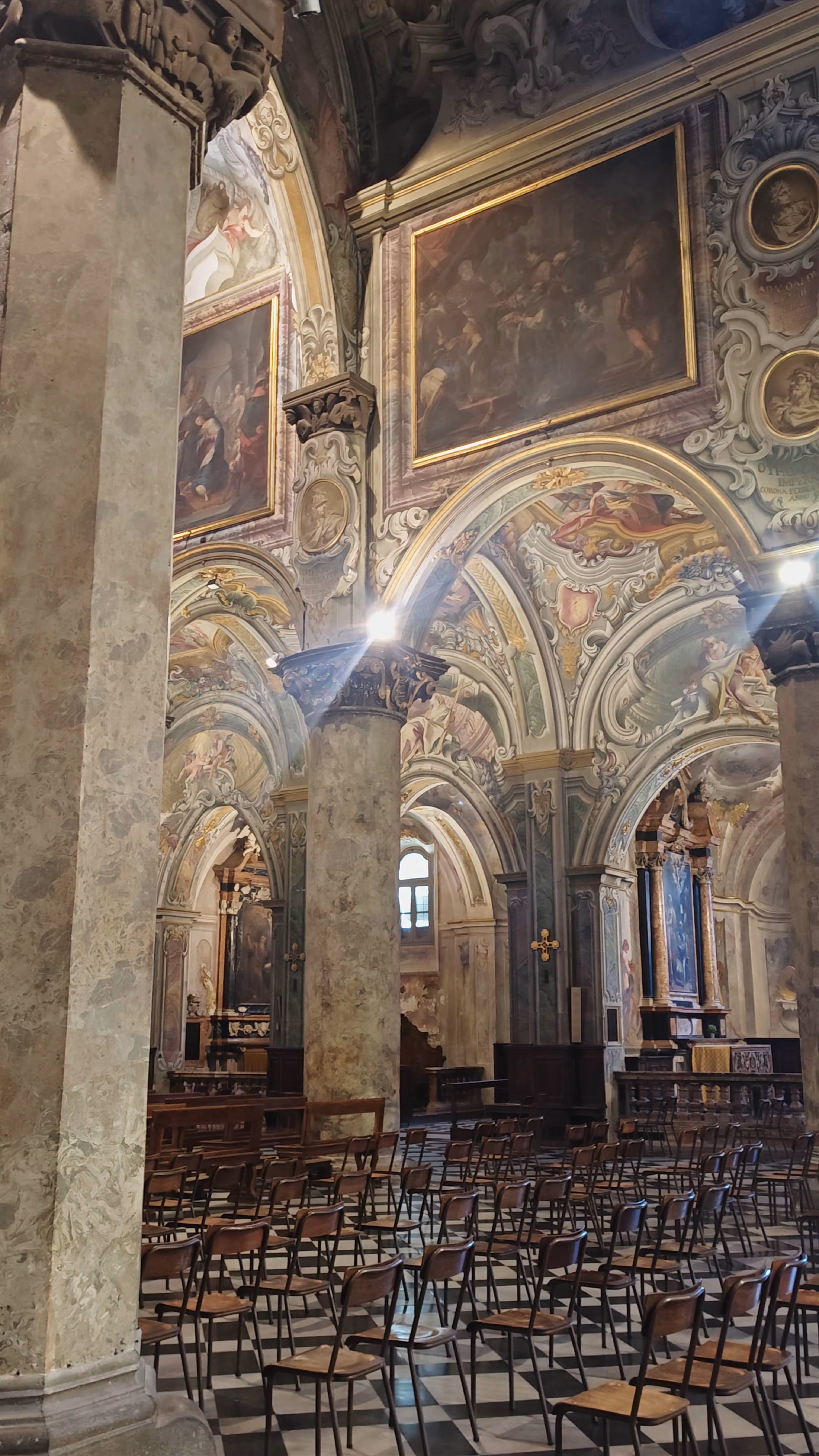 Parrocchia di S. Giovanni Battista Duomo di Monza: A Baroque Masterpiece in Monza, Italy