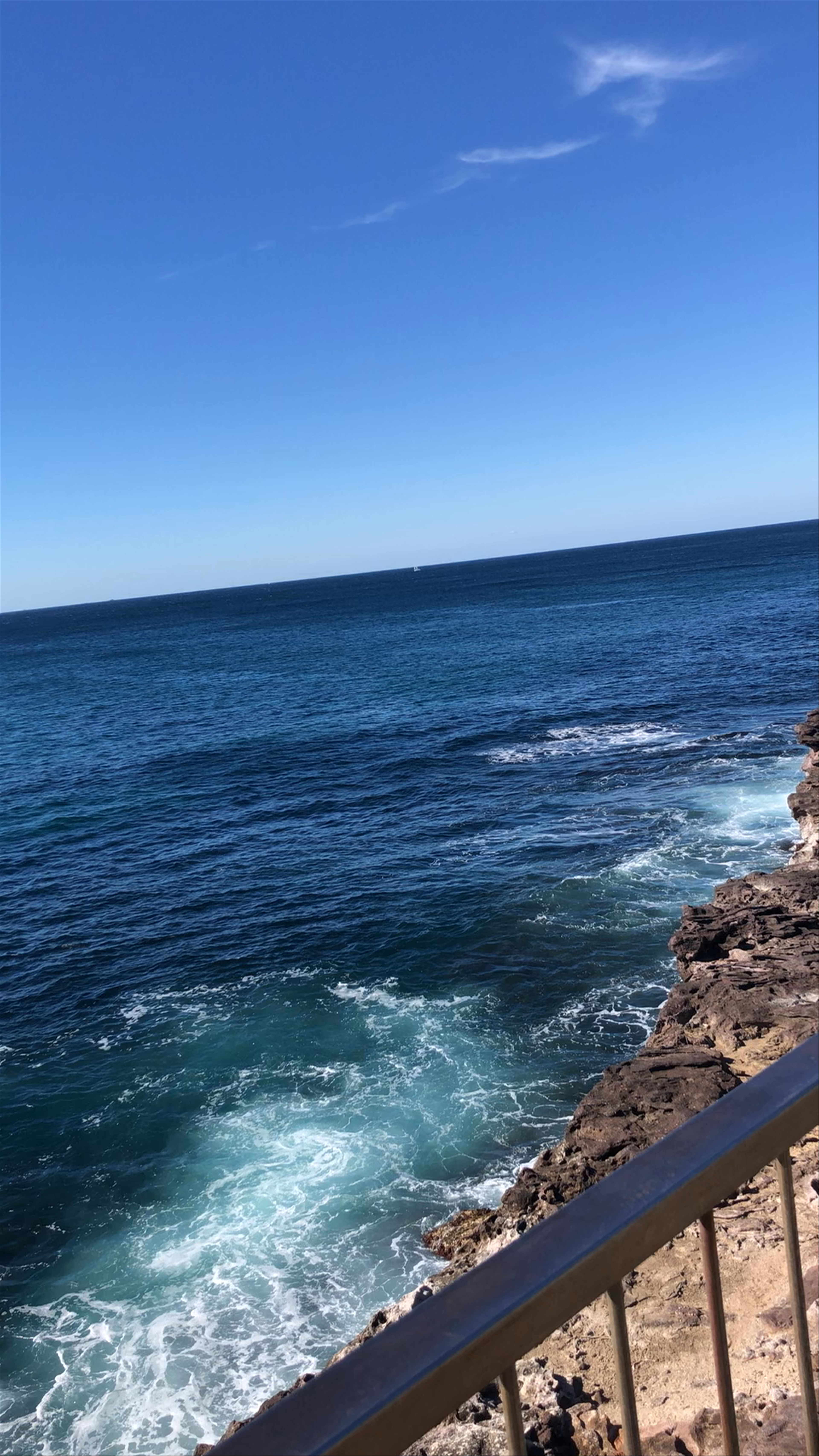 Curl Curl Boardwalk: Ocean Breeze and Coastal Majesty in Freshwater, Australia