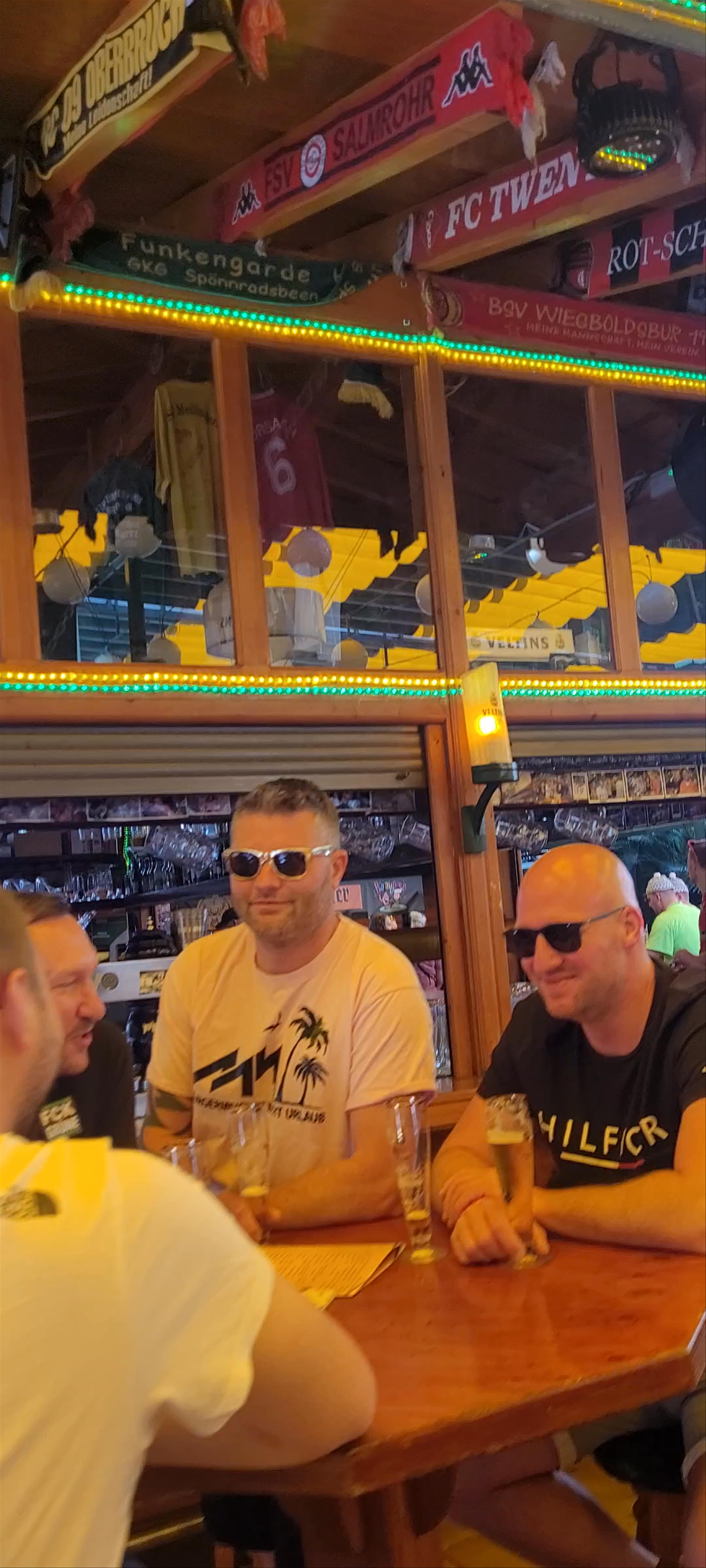 Lively Afternoon at Bamboleo Palma: A Social Hub for Friends and Fun