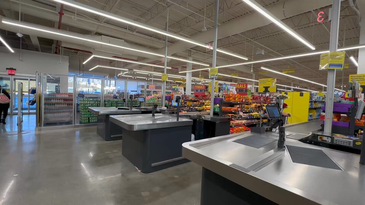 Lidl - Showing how large the place is - Grocery Near Me - Queens, New York