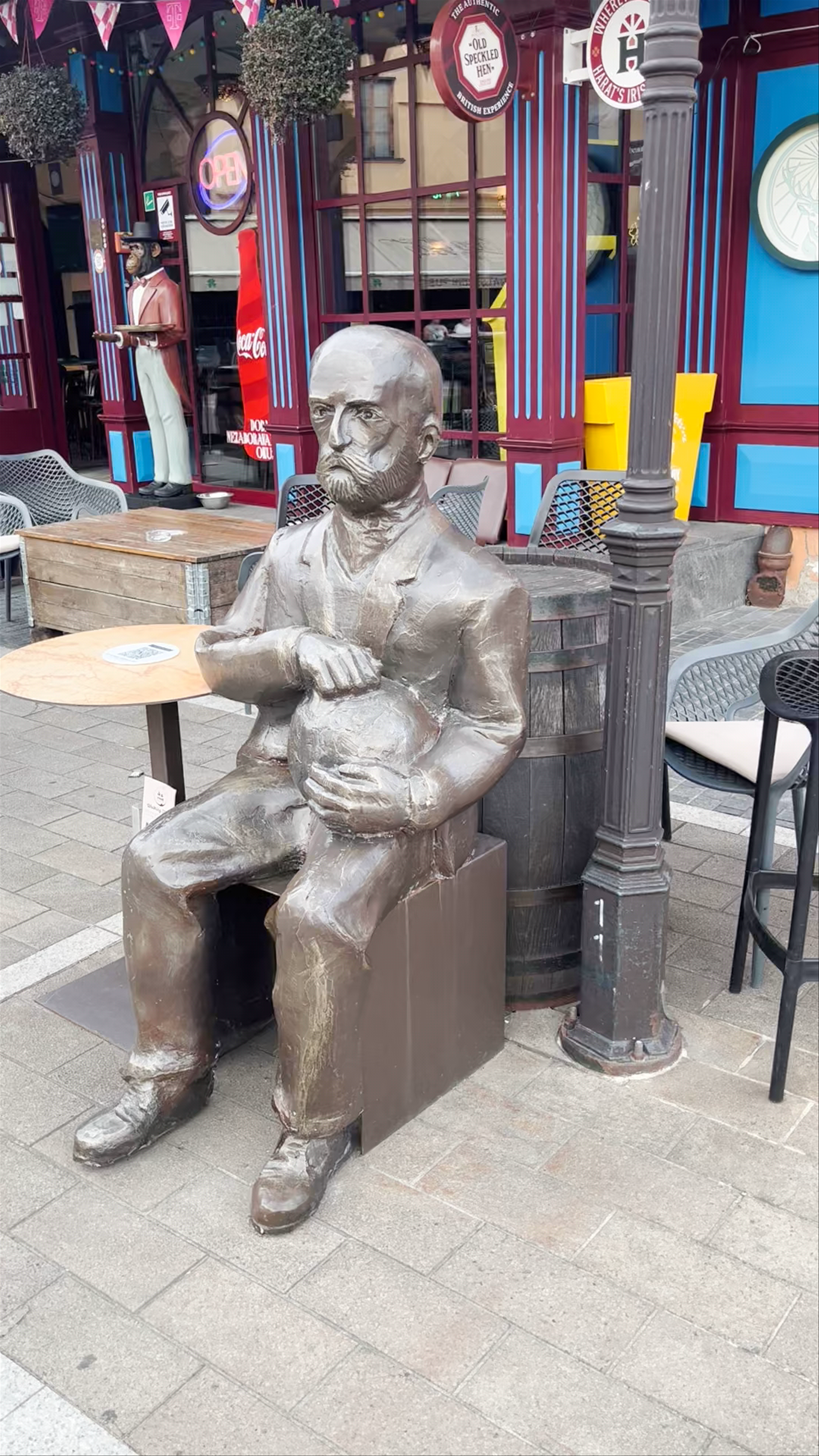Dolac Market: Historic Sculptures and Vibrant Urban Life in Zagreb
