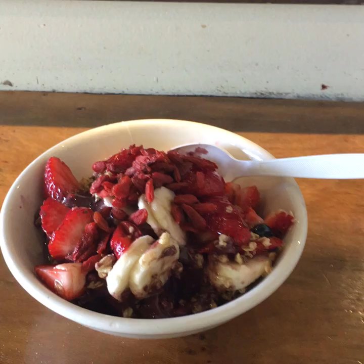 Backyard Bowls - Kid size berry bowl - Juice Bars & Smoothies Near Me - Santa Barbara, California