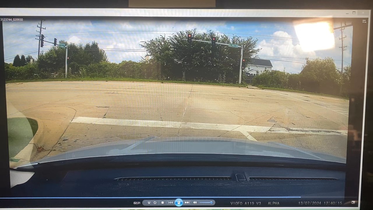 SDR Group - Truck running a red light without slowing down or attempting to brake. - Vehicle Shipping Near Me - Plainfield, Illinois