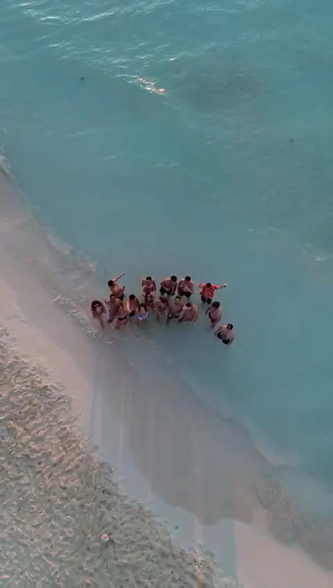 Video 4 · Elisa · Yucatán Beach Life: Cancun, Tulum's Ruins Above the Sea & Isla Mujeres