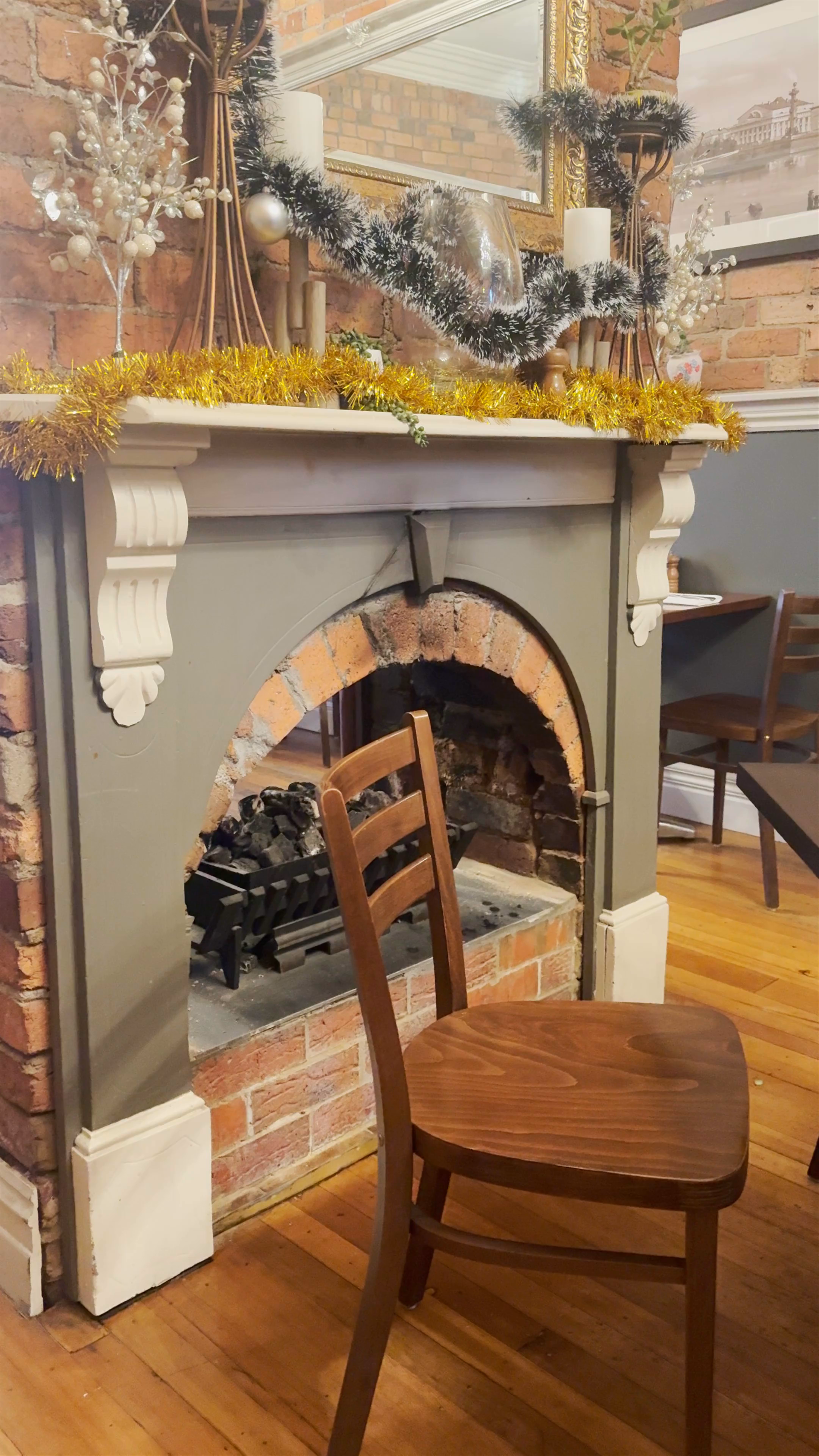 Cozy Vintage Charm at a Cafe on Glen Huntly Road, Elsternwick
