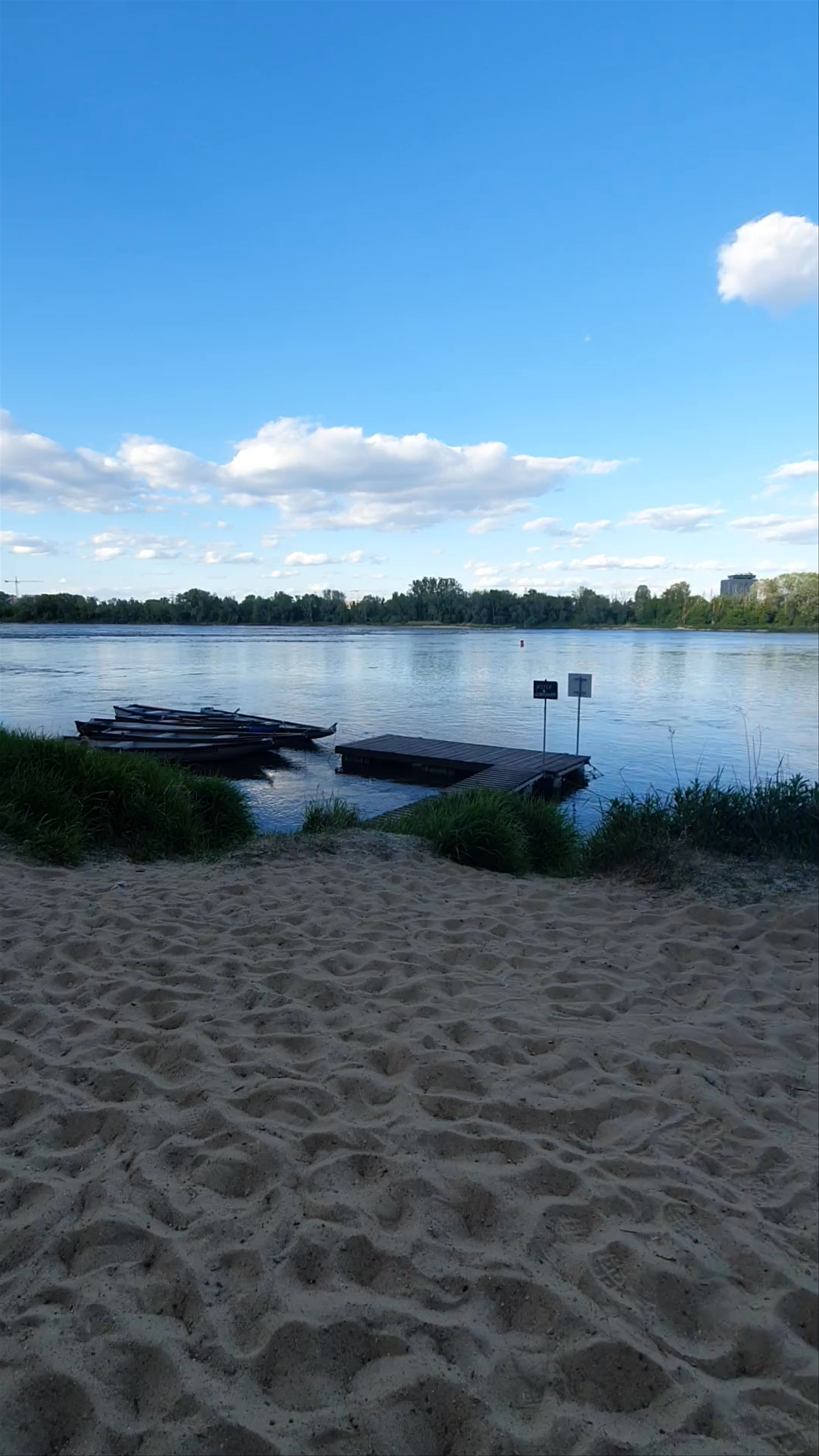 Plaża Żoliborz: Serene Riverside Escape in Warsaw, Poland