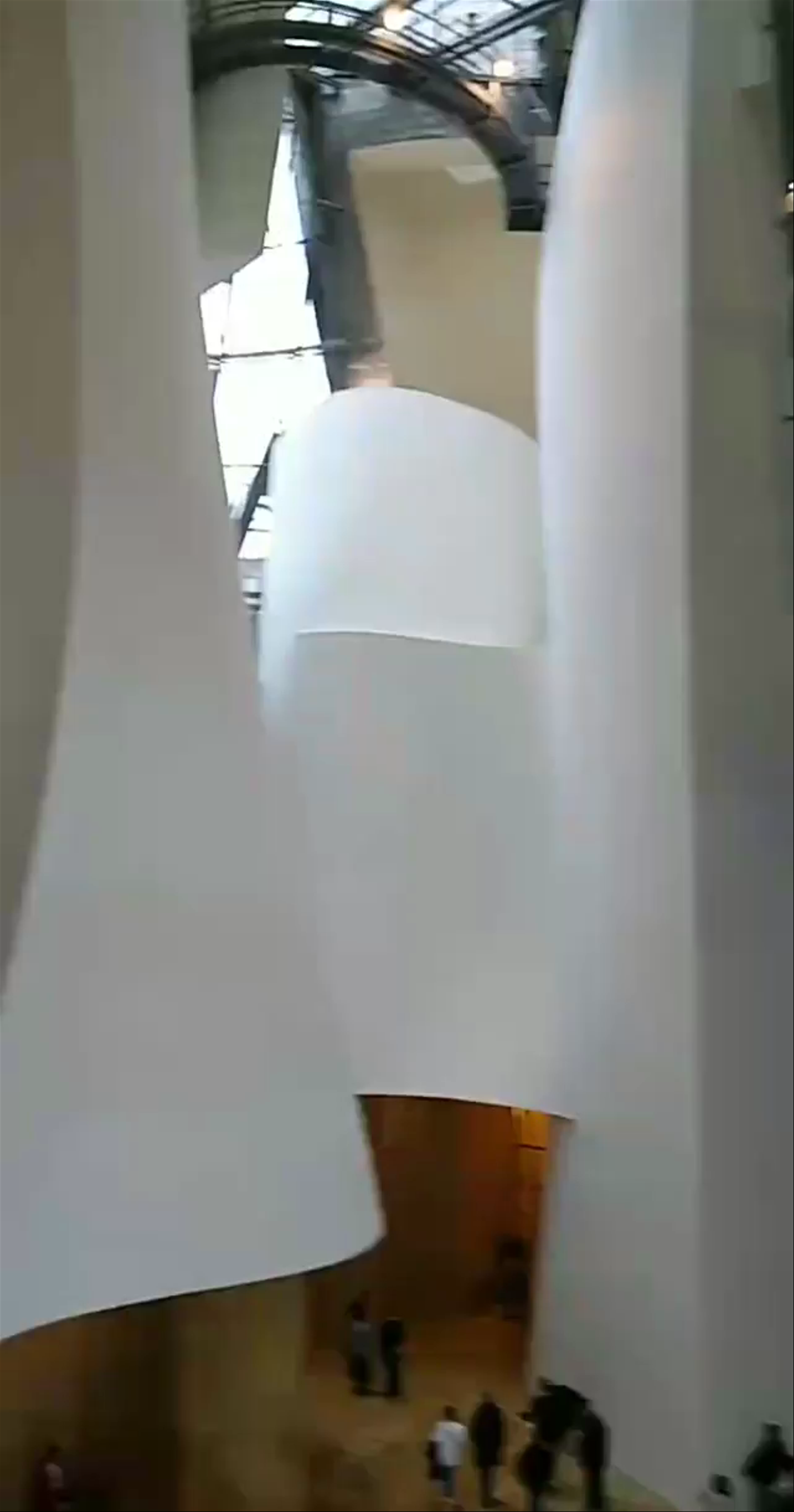 Guggenheim Museum Bilbao: A Sculptural Journey Through Light and Form