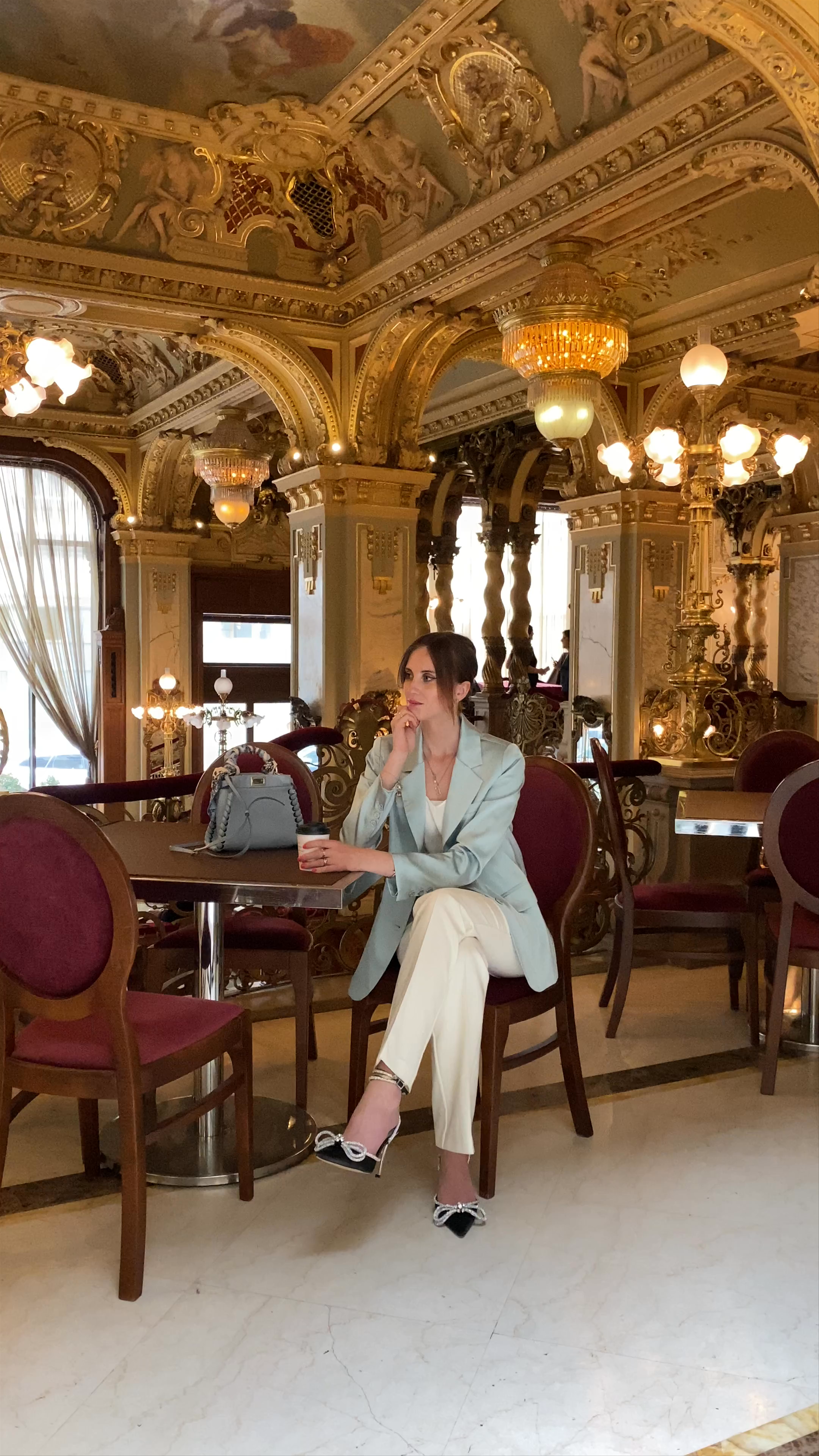Café New York Budapest: Elegance and History in a Timeless Coffeehouse