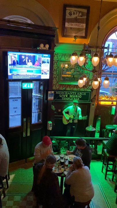 Merchant's Arch Bar - Live music - Irish Near Me - Dublin, D