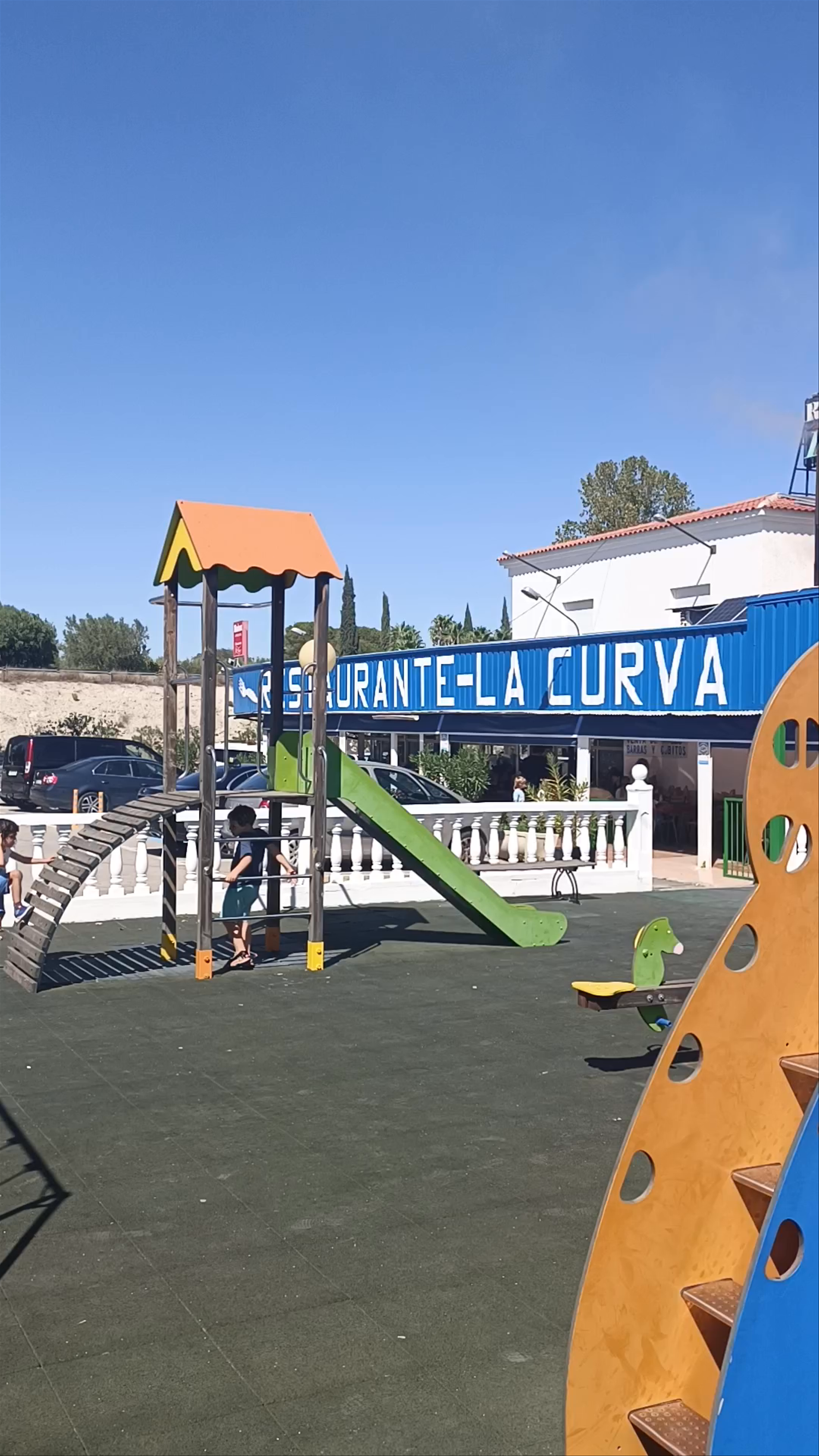 Restaurante La Curva: Family Dining and Playtime in Calasparra