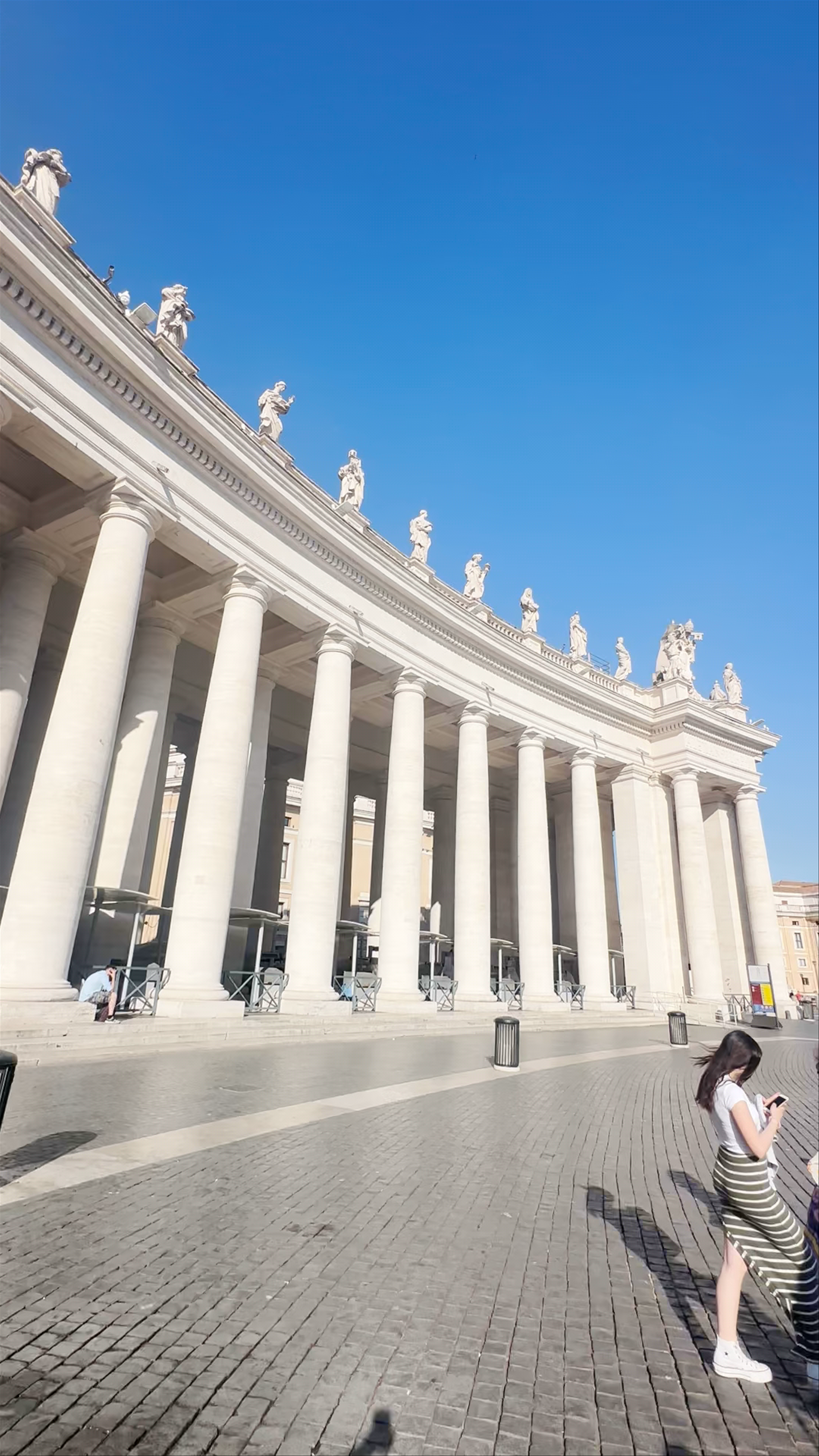 Exploring Piazza San Pietro: Majestic Beauty of Vatican City