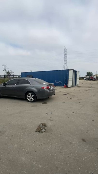 Mr C's Towing - They will send your car to the junkyard and not keep it within the other cars if they don't like you. - Towing Near Me - South Gate, California