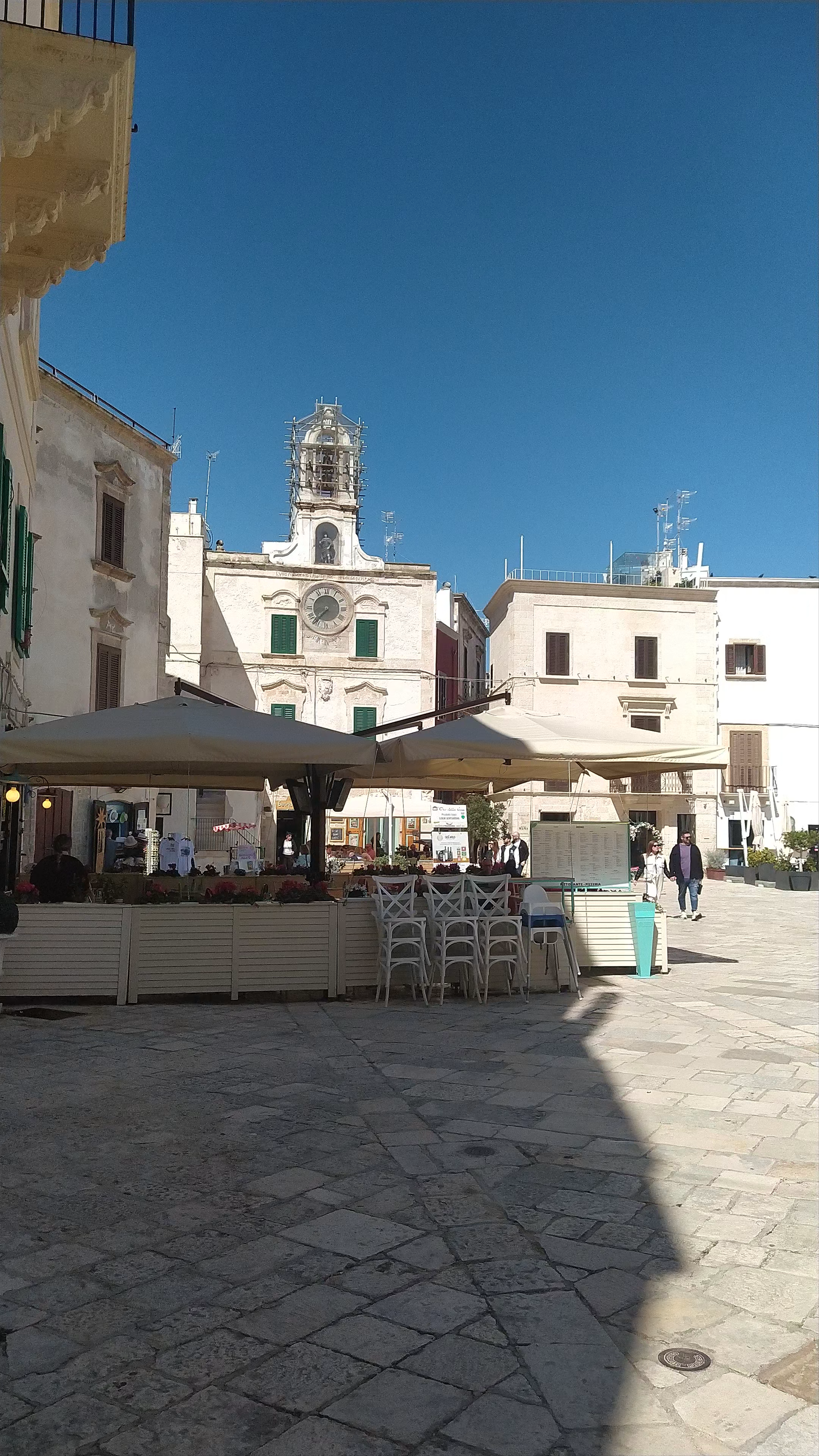 Piazza Vittorio Emanuele II: Timeless Charm in Polignano a Mare