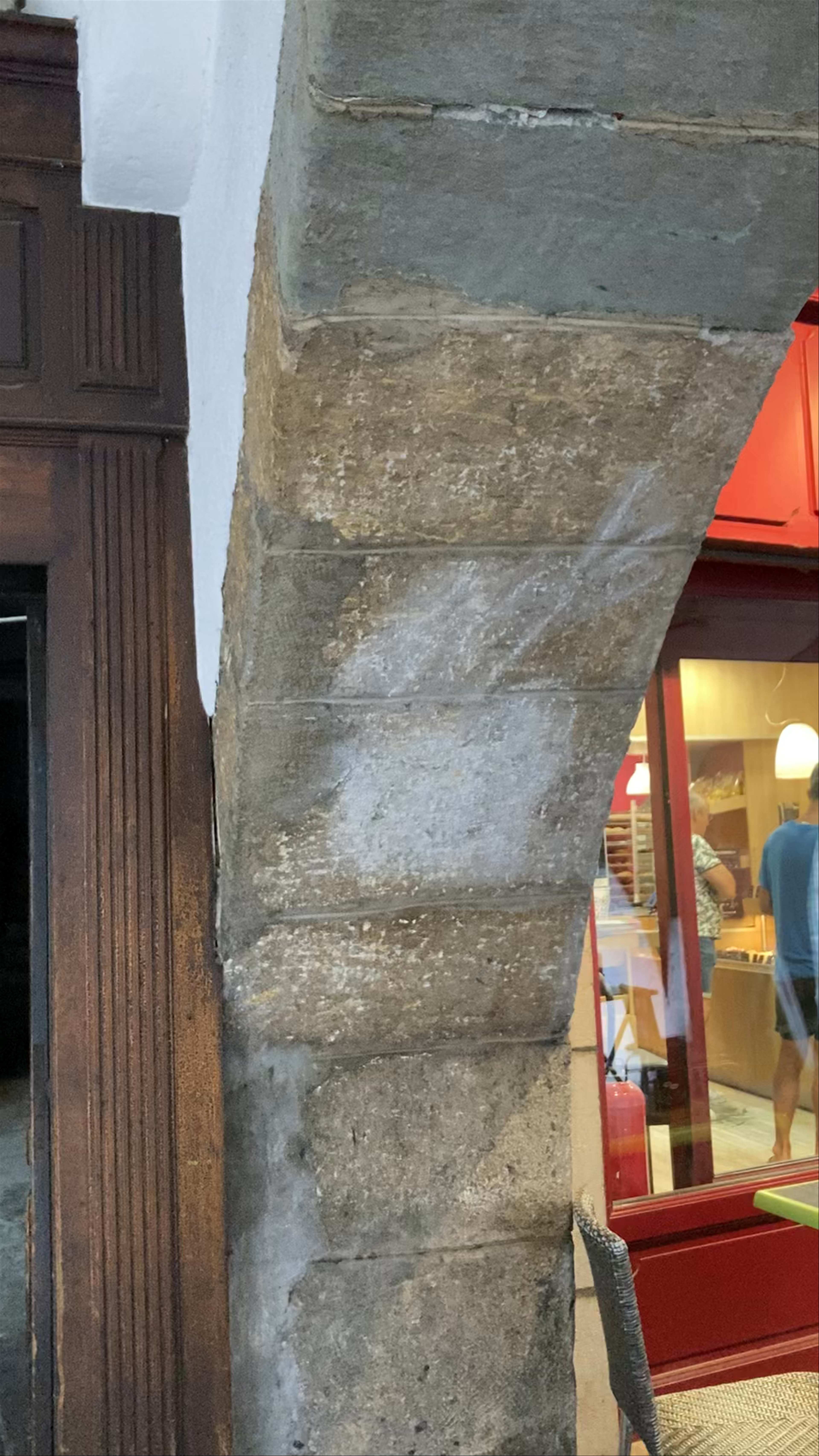 Découvrez TrèsAlp'ain: Cozy Bakery Charm in Annecy