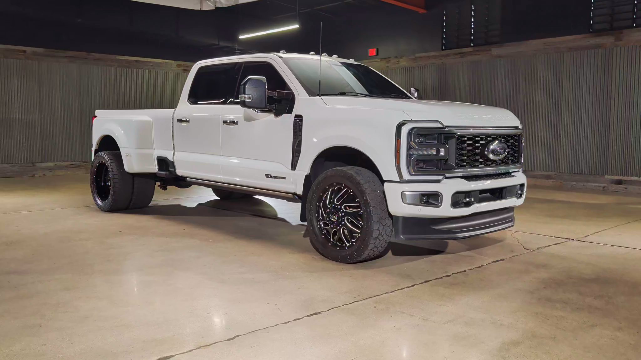 Lifted Trucks - #T33788 - 2024 Ford F-350 Super Duty Platinum Crew Cab