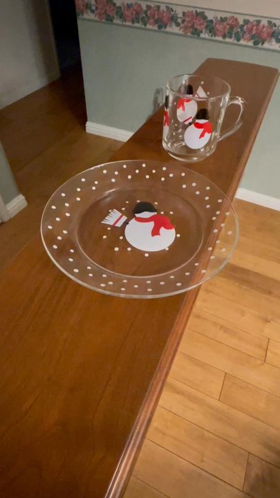 Box World Shipping Center - Shipped this glass set of dishes and coffee mugs to my niece in Hawaii. Received and not a chip. Thank you so much!! - Shipping Centers Near Me - Dublin, California