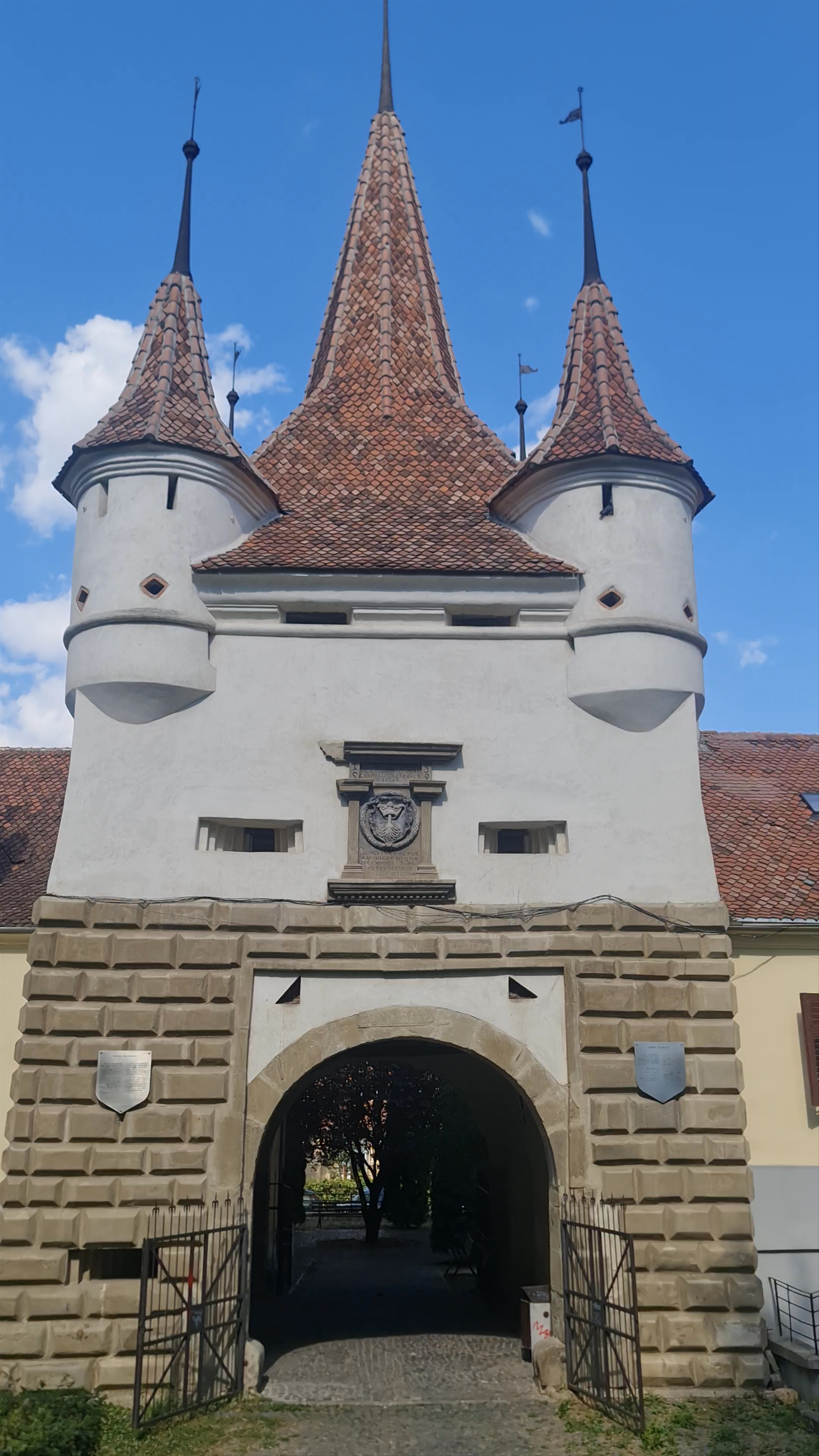 Poarta Ecaterinei: Medieval Gateway in Brașov, Romania
