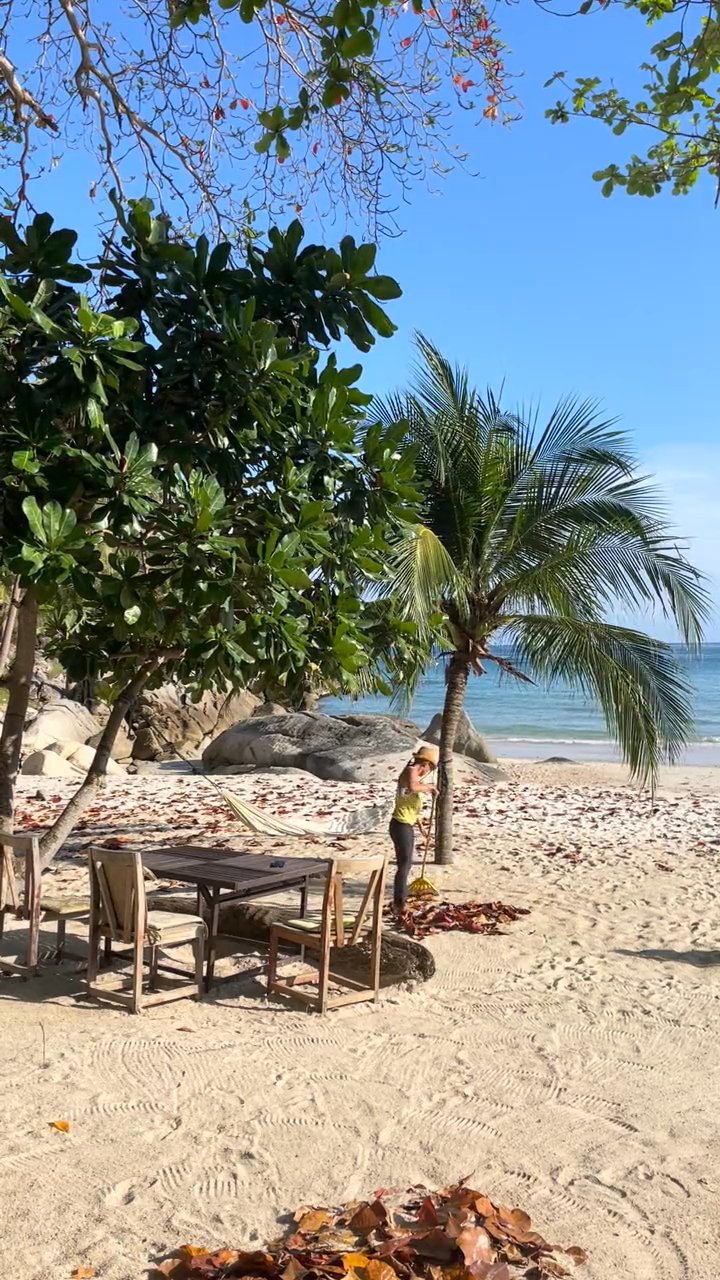 add to the bucket list 🏝️
📍 Seychelles
🎥 Peggy Anke · Pexels
#travel #beach #island #paradise #wanderlust