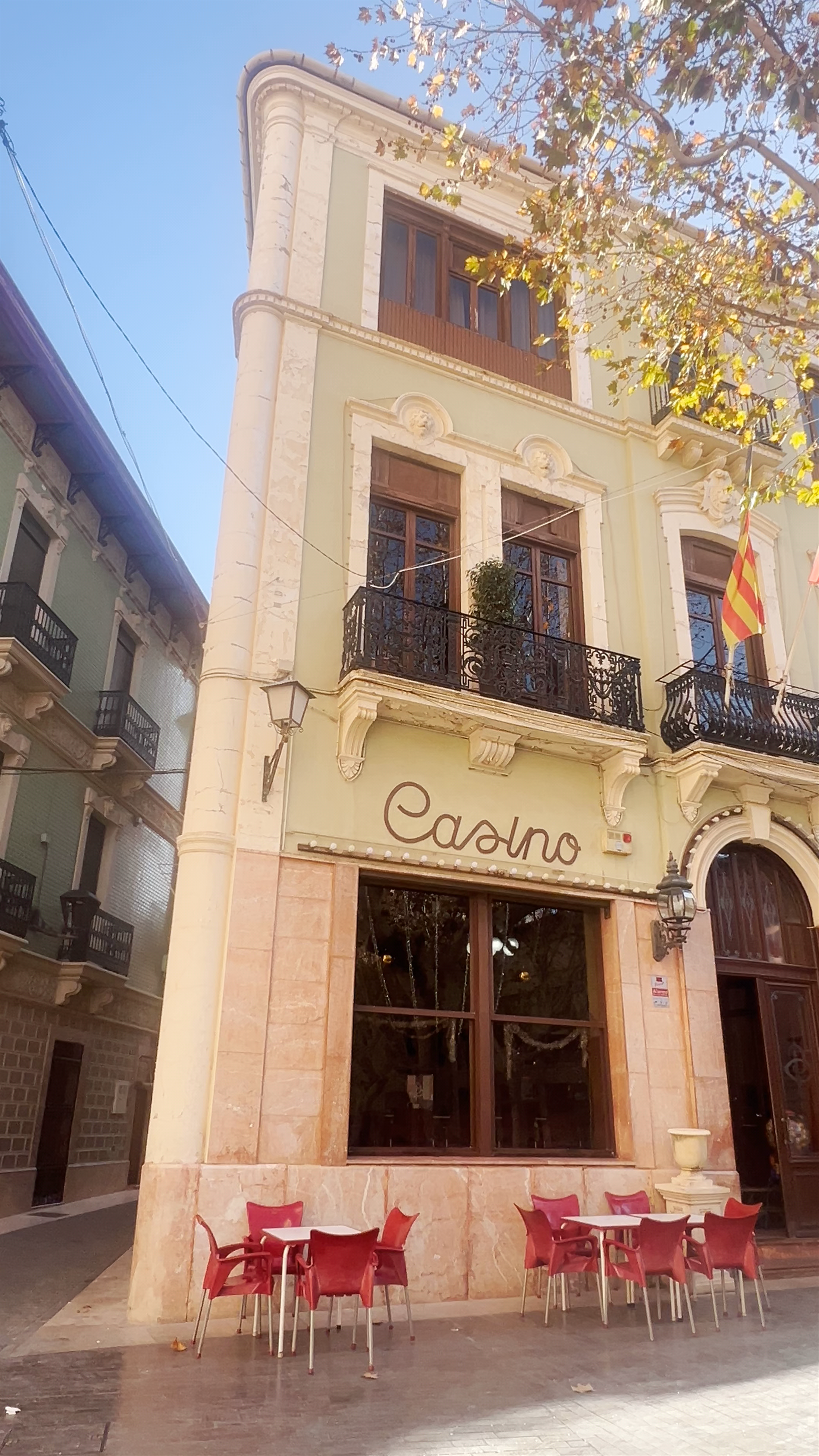 Primitivo de Aspe Casino: A Sunlit Step into Spanish Traditions