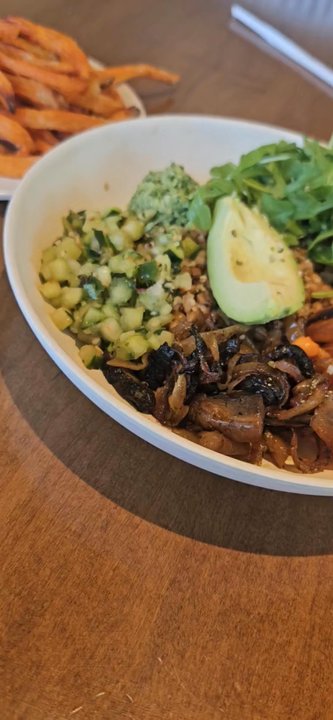 Flower Child - Salad Near Me - St. Louis, Missouri