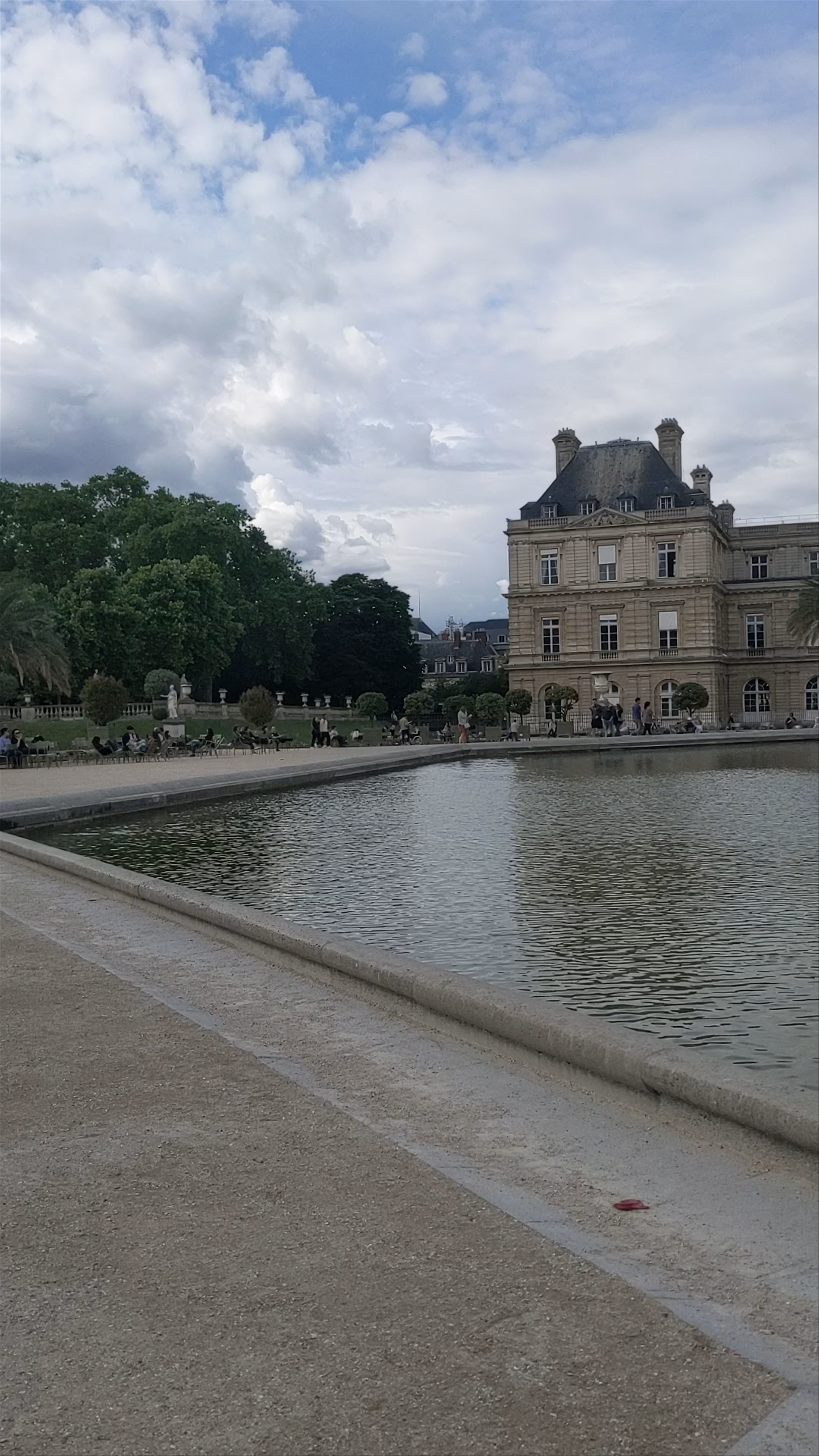 Jardin du Luxembourg: Classic Parisian Garden Serenity