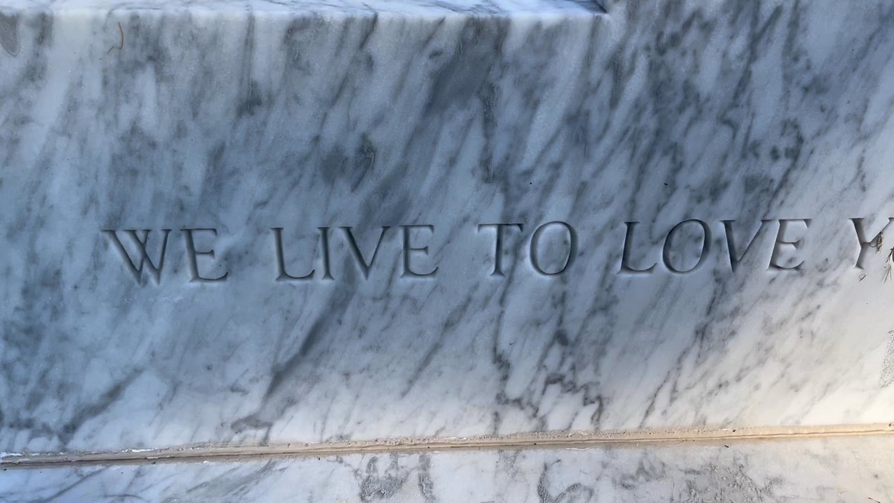 Fairview Cemetery - Visiting Hollywood actress Jayne Mansfield's grave - Funeral Services & Cemeteries Near Me - Pen Argyl, Pennsylvania