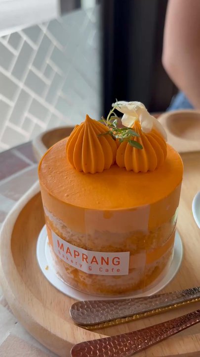 Maprang Bakery & Cafe - Thai tea cake, Coconut Pandan Cake, ube Basque Cheesecake - Desserts Near Me - Somerville, Massachusetts
