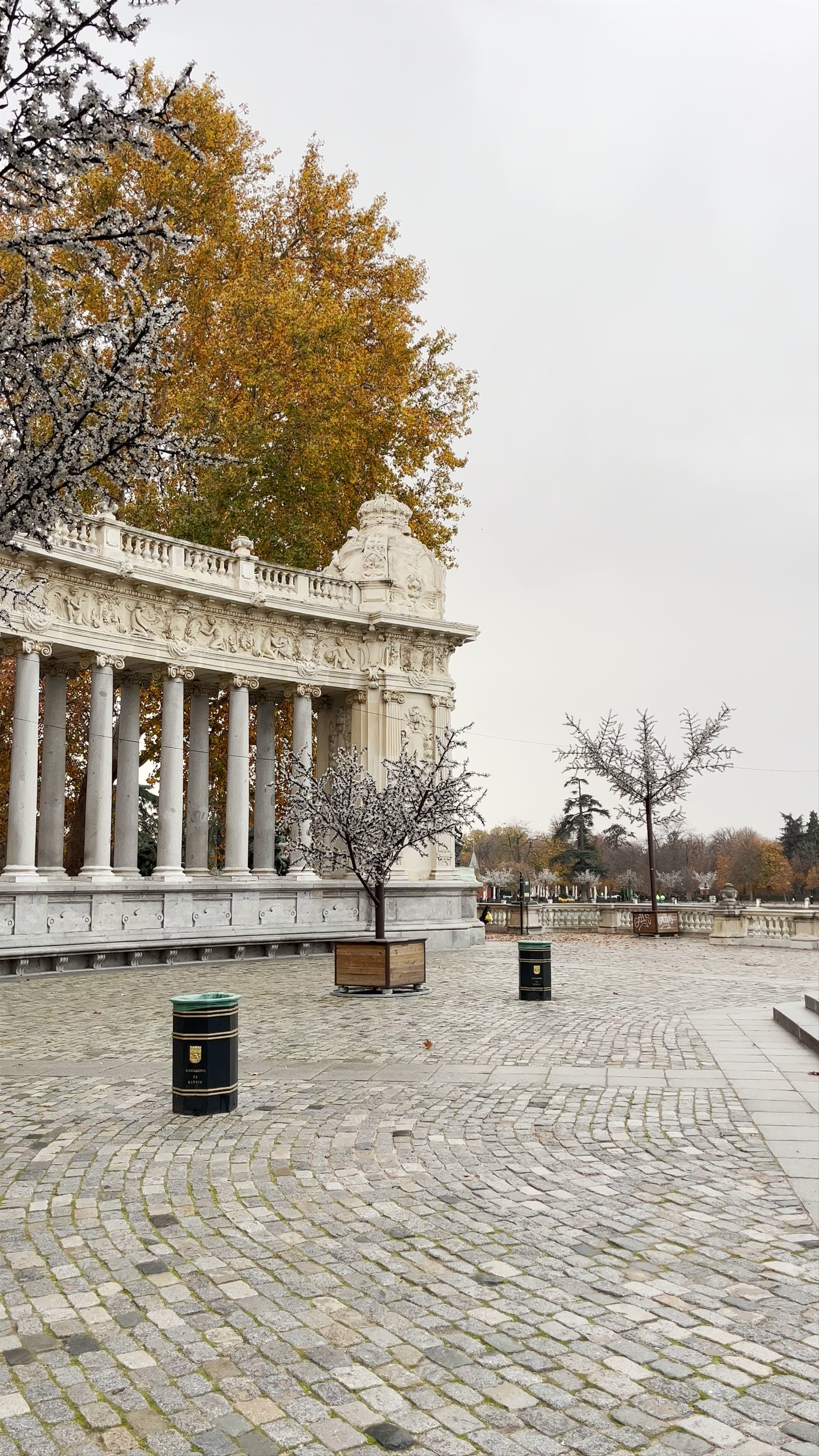 Monumento a Alfonso XII in Madrid: Majestic Autumn Vibes