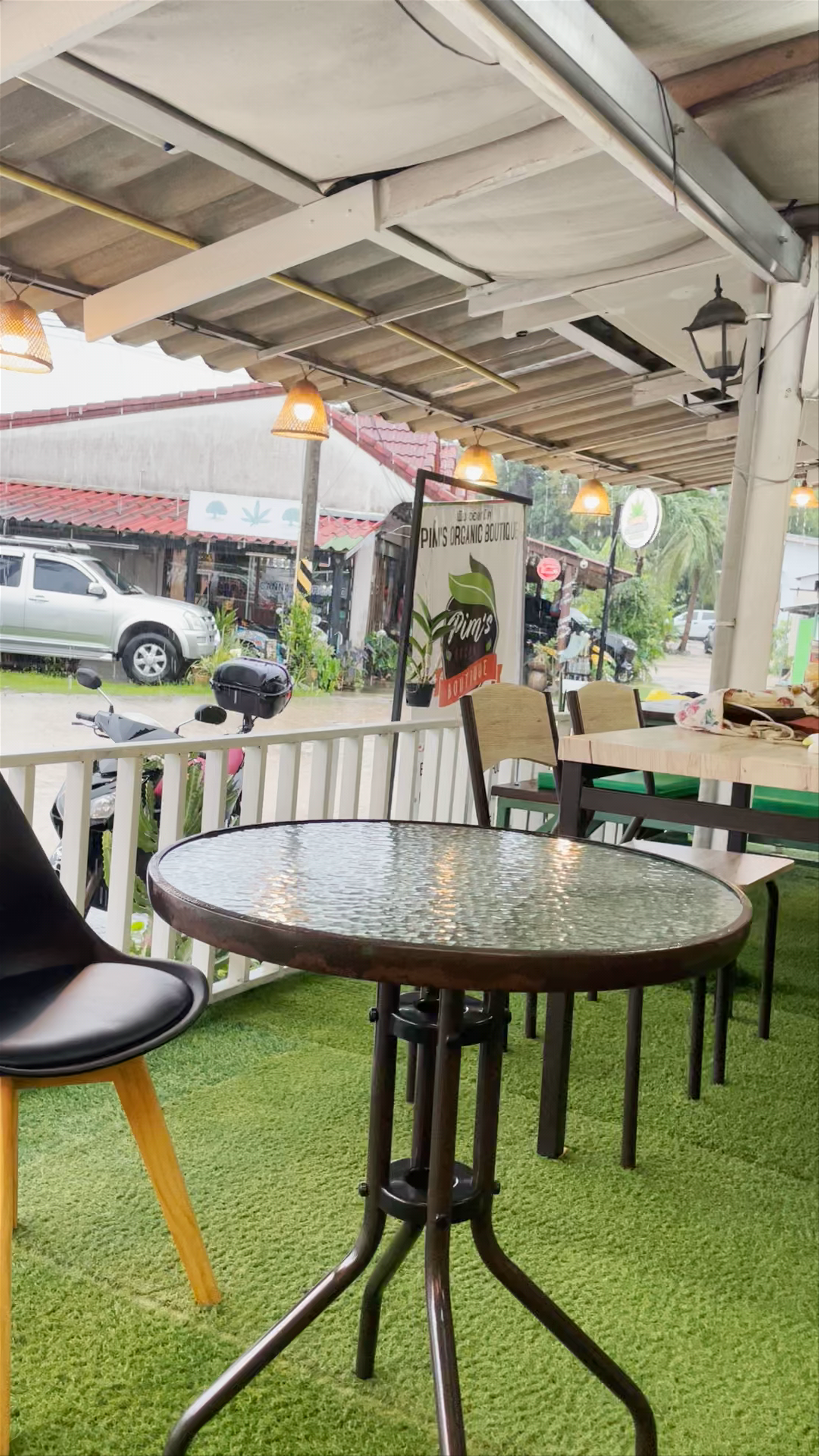 Relaxing Rainy Morning at Pims Organic Boutique & Joy of Life Cafe, Ko Pha-ngan