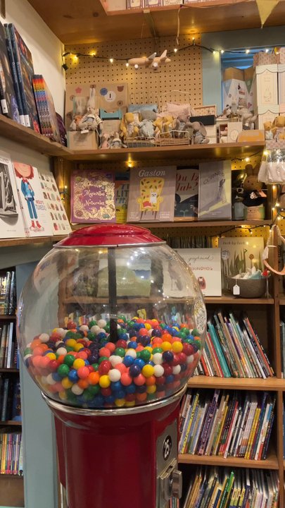 Nantucket Bookworks - Bookstores Near Me - Nantucket, Massachusetts