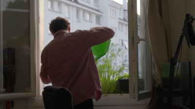 18h40