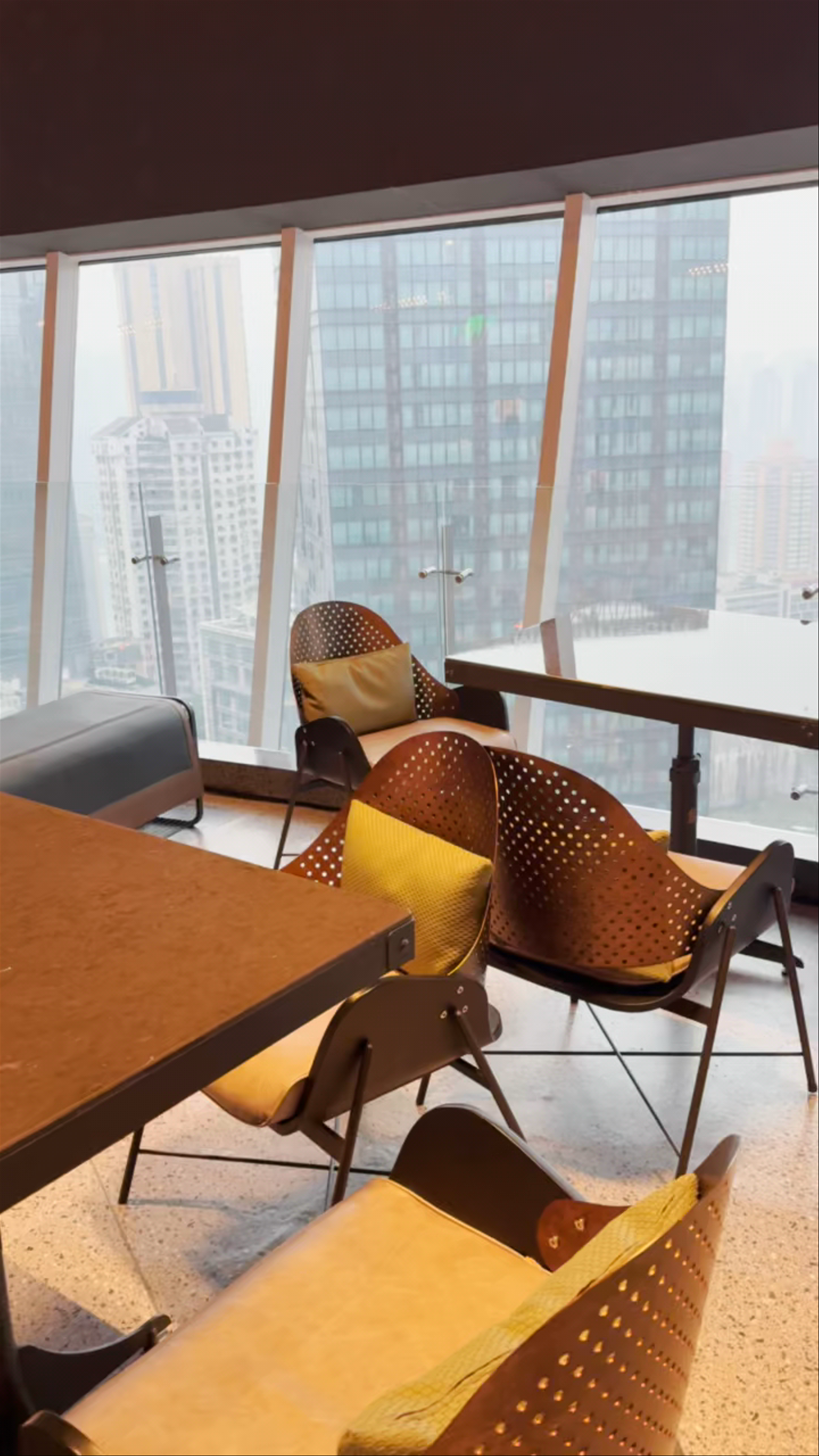 Moxy Chongqing: Modern Urban Escape with Skyline Views