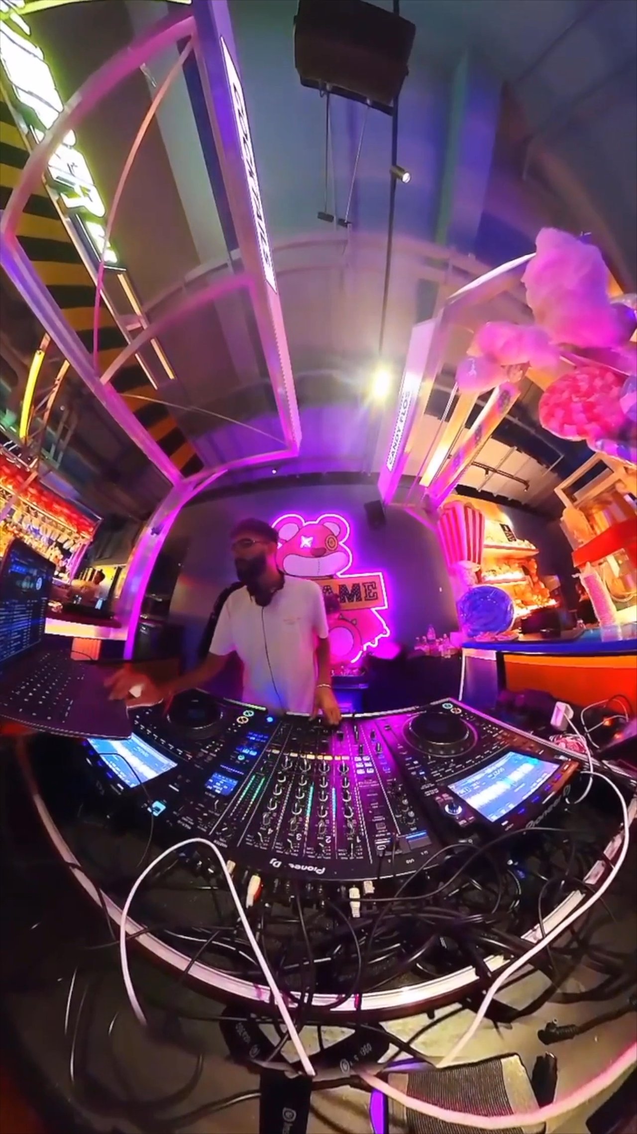 The Upshots - DJ Showreel - video