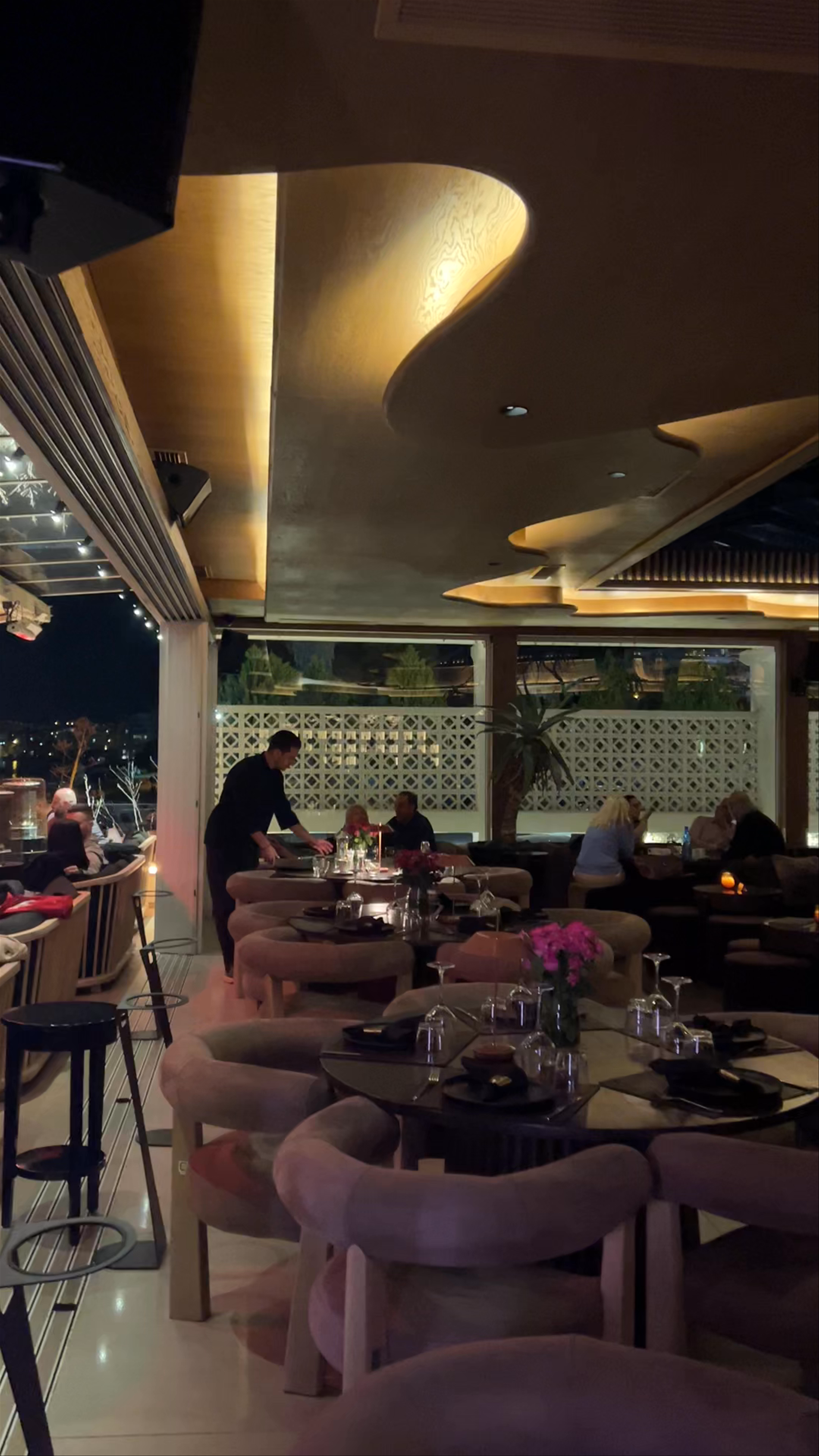 Elegant Nightlife and Dining at Sanaa Coast, Kalamaria