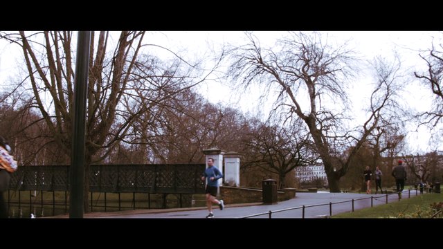 Walking and jogging in Regents Park 