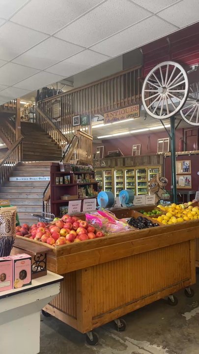 Thorp Fruit & Antique Mall - Inside - Antiques Near Me - Thorp, Washington