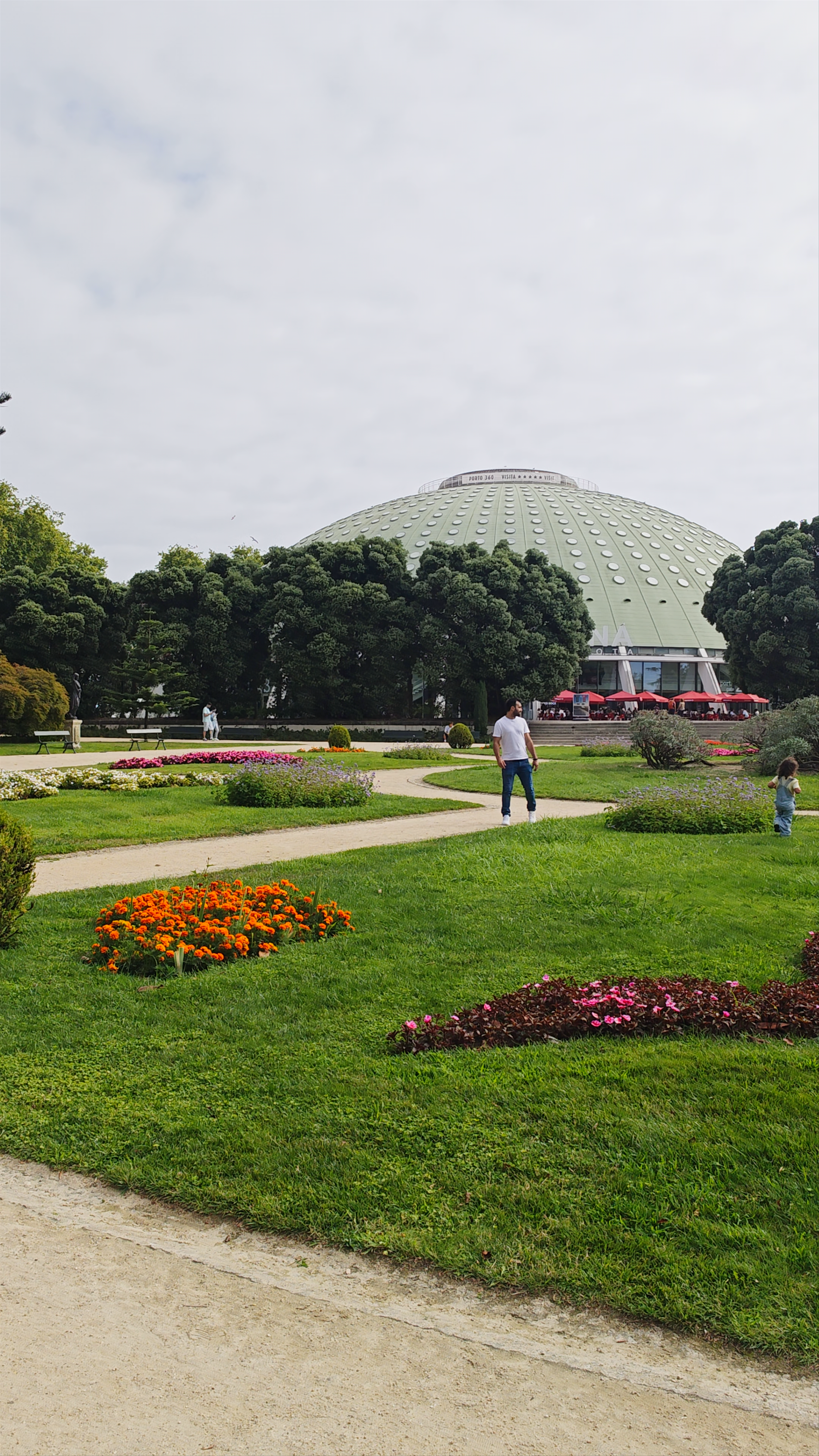 Jardins do Palácio de Cristal: A Peaceful Green Oasis in Porto