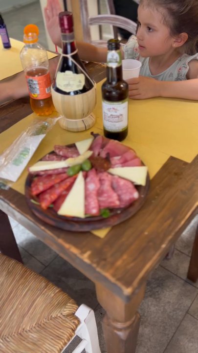 Ponte Vecchio - Just stunning!!! Culture and live!!!! Excellent for adults and kids, great wine, ham, everything is good! - Local Flavor Near Me - Florence, FI