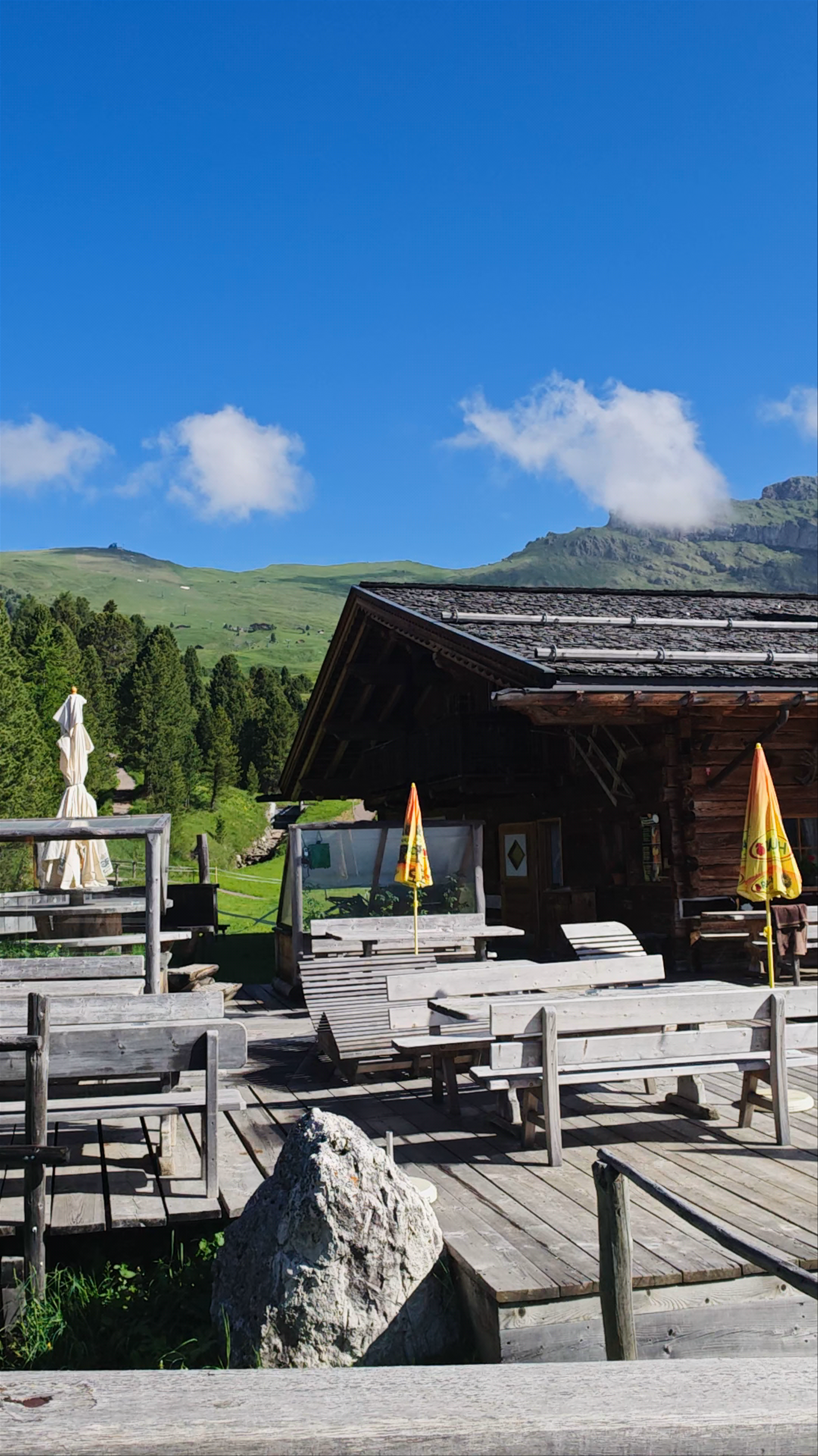 Baita Gamsblut Hütte: Alpine Serenity in South Tyrol