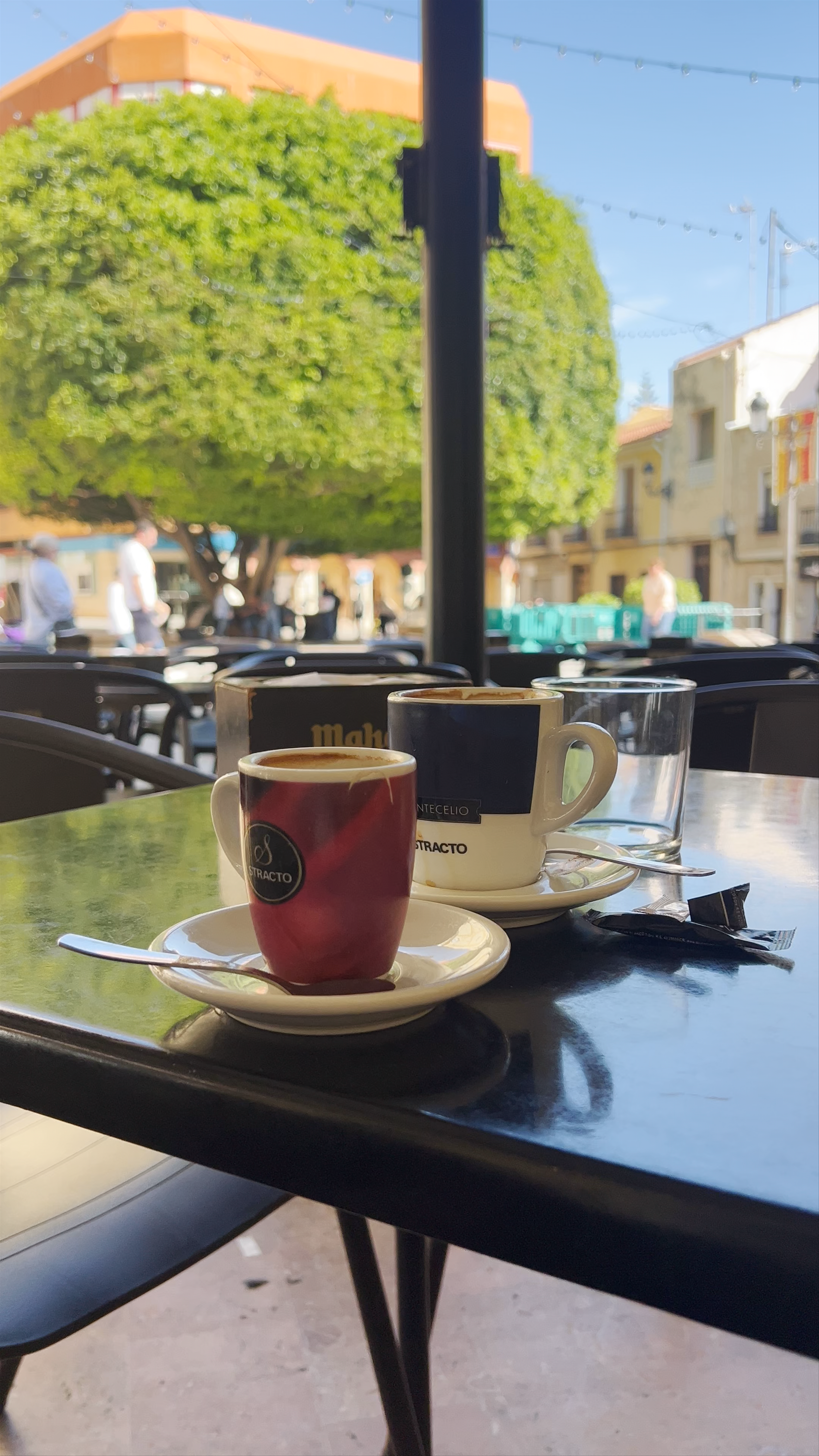 Sunny Café Vibes at Okavango Café, San Vicente del Raspeig