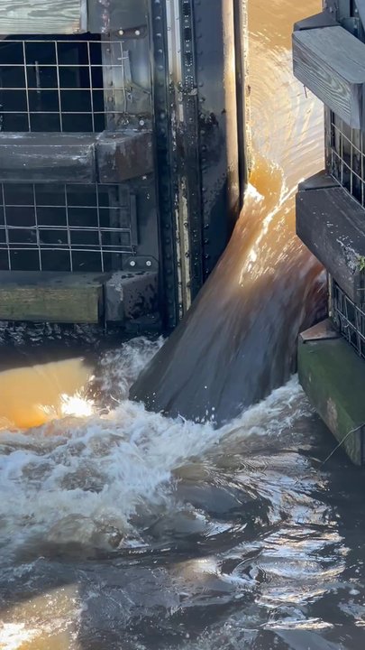 St Lucie Lock and Dam - Lock beginning to open. - Landmarks & Historical Buildings Near Me - Stuart, Florida
