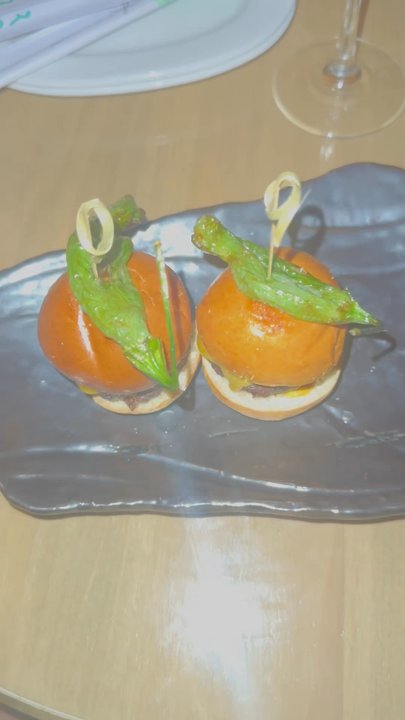Lounge 31 - Wagyu burger sliders  Chicken and vegetable pot stickers - Lounges Near Me - Dallas, Texas