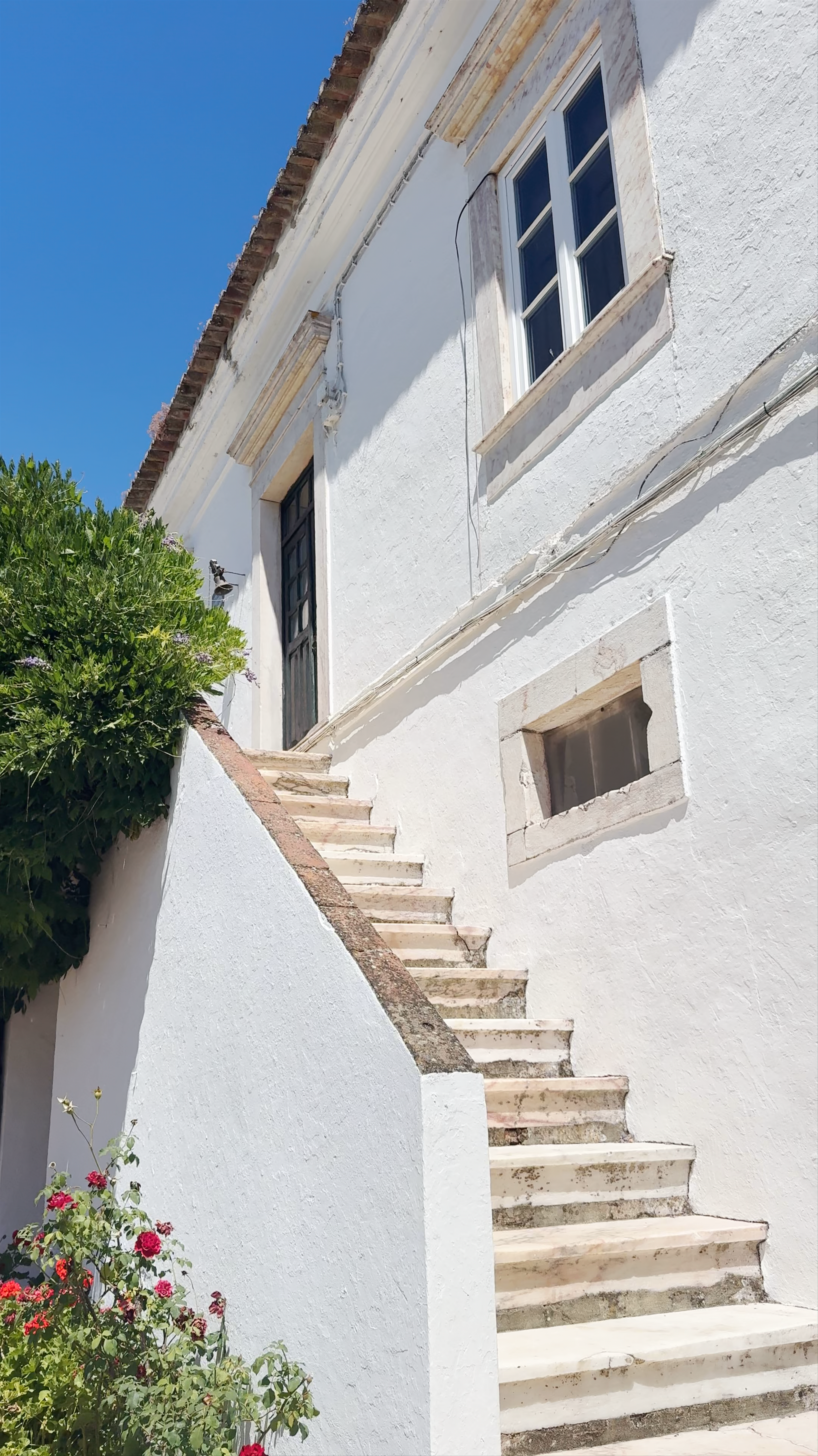 Tuscan Whitewashed Charm at Quinta do Mouro in Vimieiro, Portugal