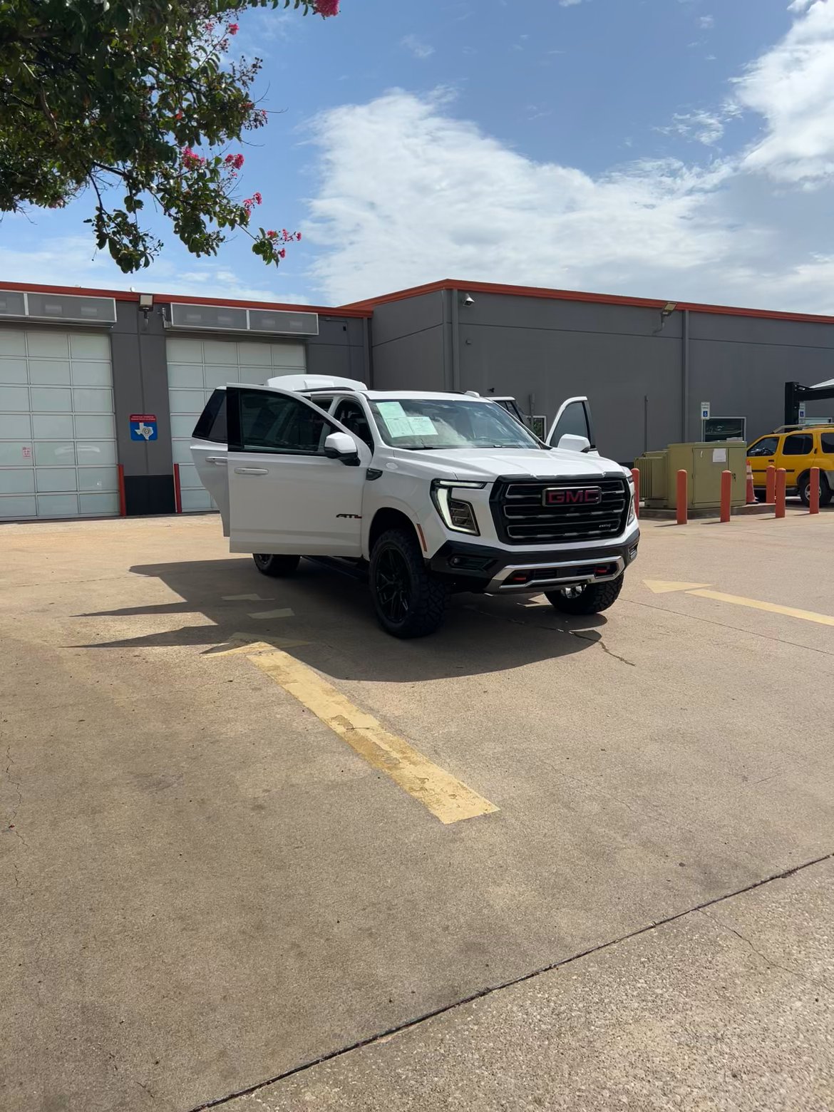 Lifted Trucks - #TX10580 - 2025 GMC Yukon AT4 Ultimate
